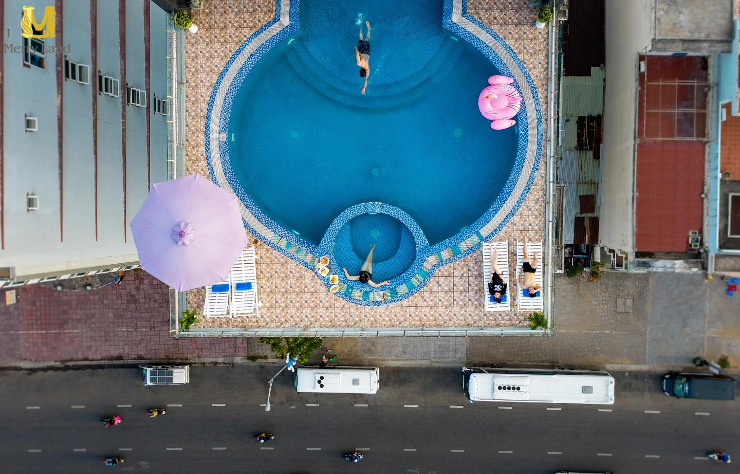 Swimming pool in Merry Land Hotel Da Nang