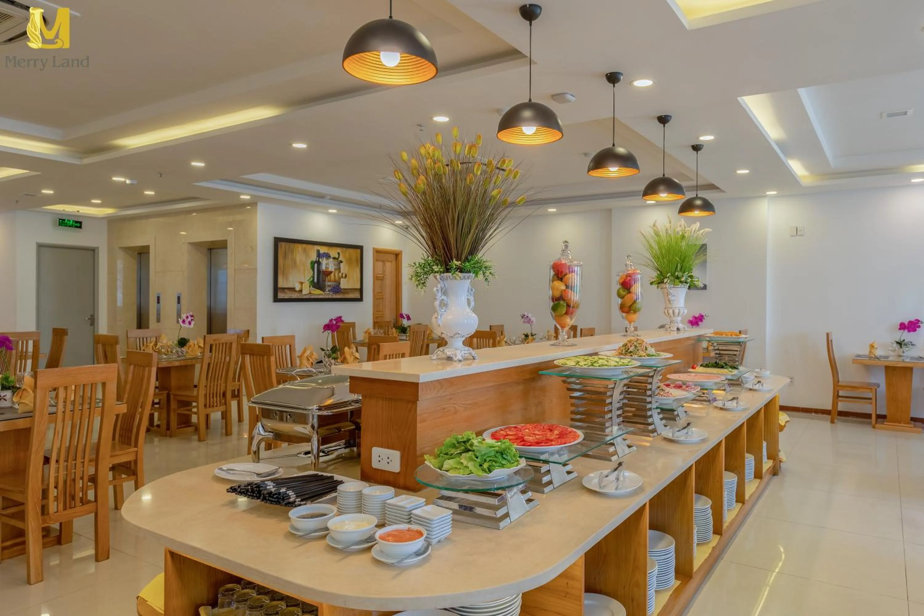 Buffet breakfast in Merry Land Hotel Da Nang