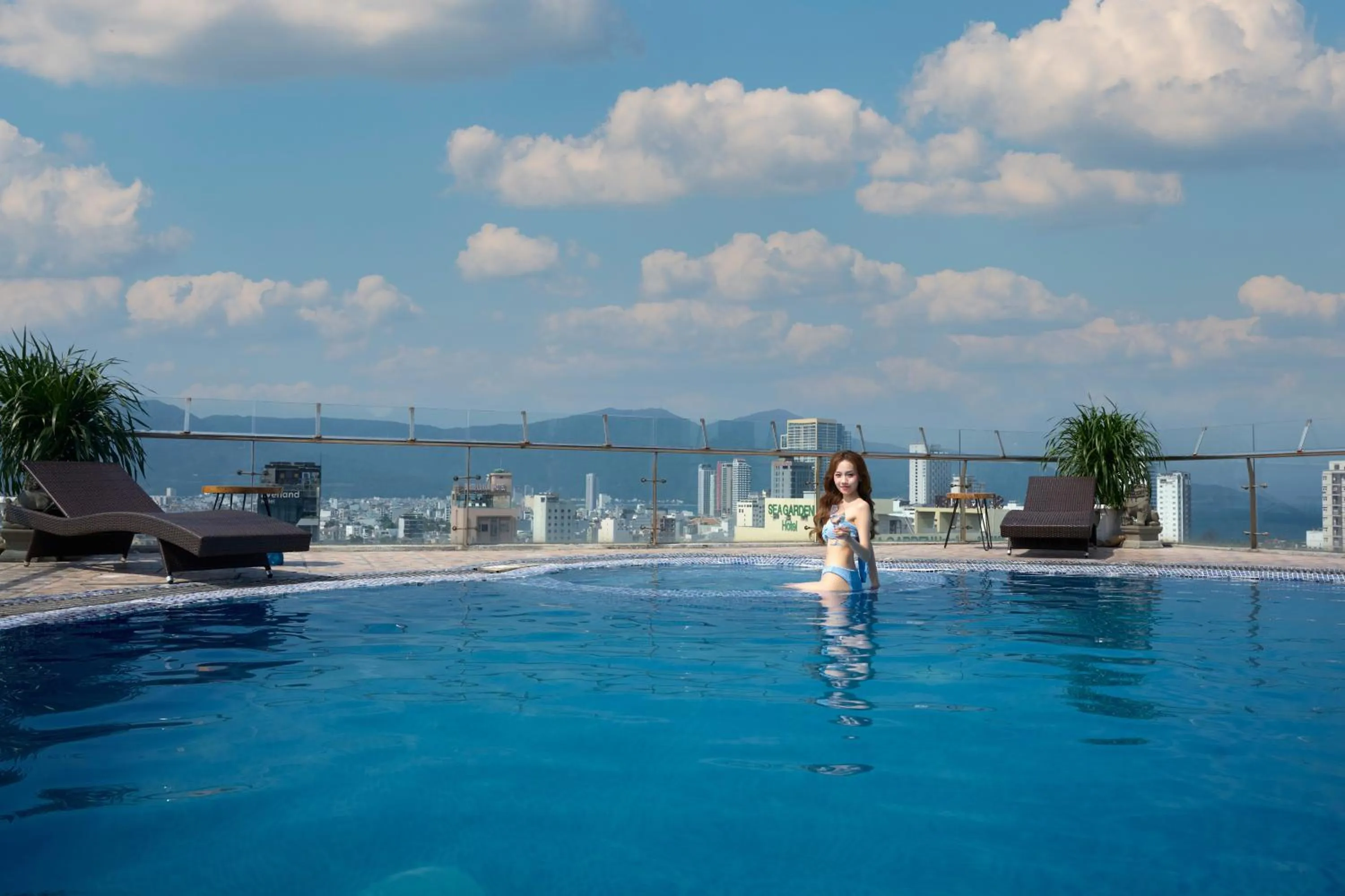 Swimming pool in Merry Land Hotel Da Nang