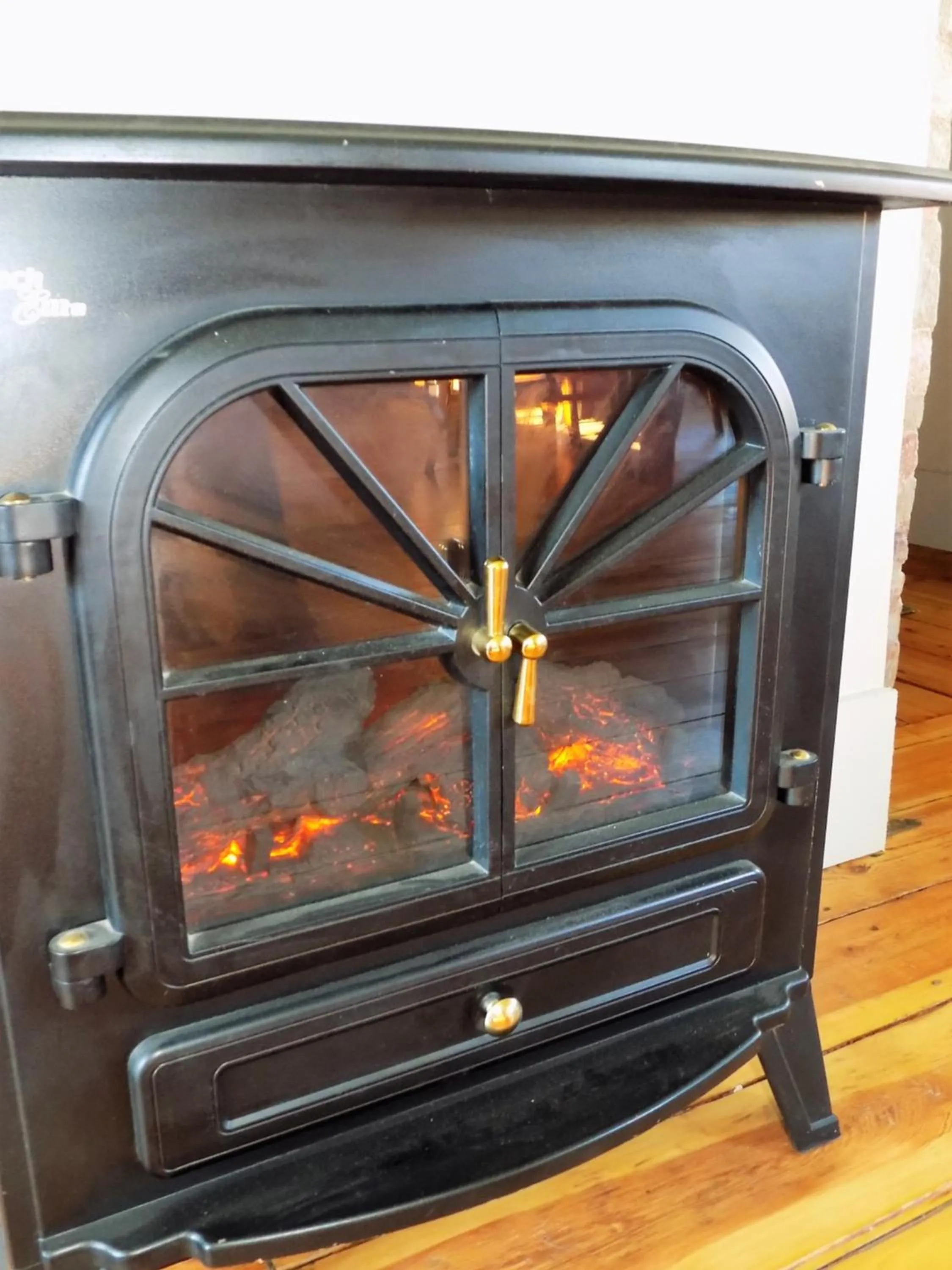 Communal lounge/ TV room in Ladybrand Heritage House
