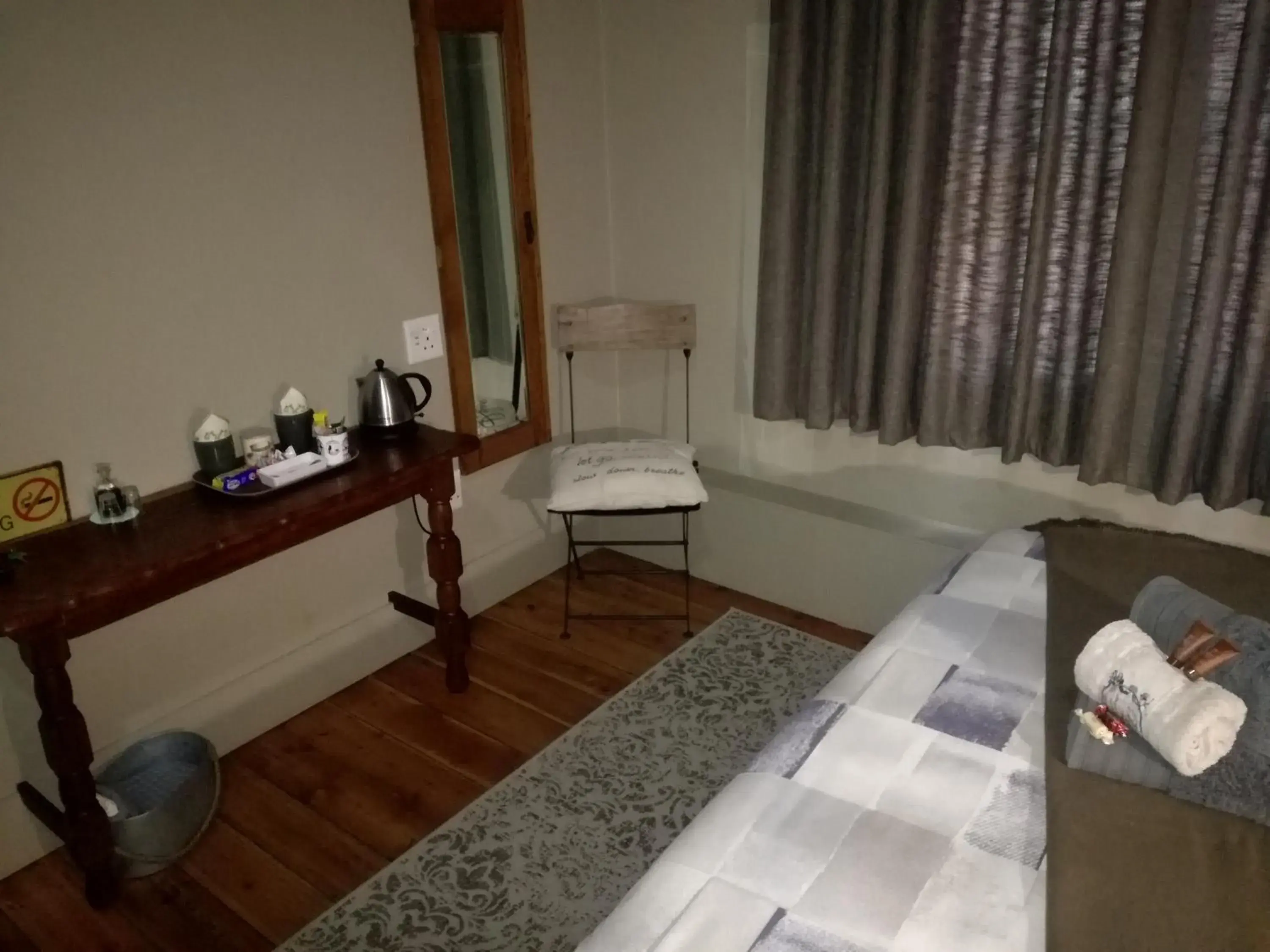 Queen Room with Garden View - single occupancy in Ladybrand Heritage House Queen Room with Garden View - single occupancy in Ladybrand Heritage House