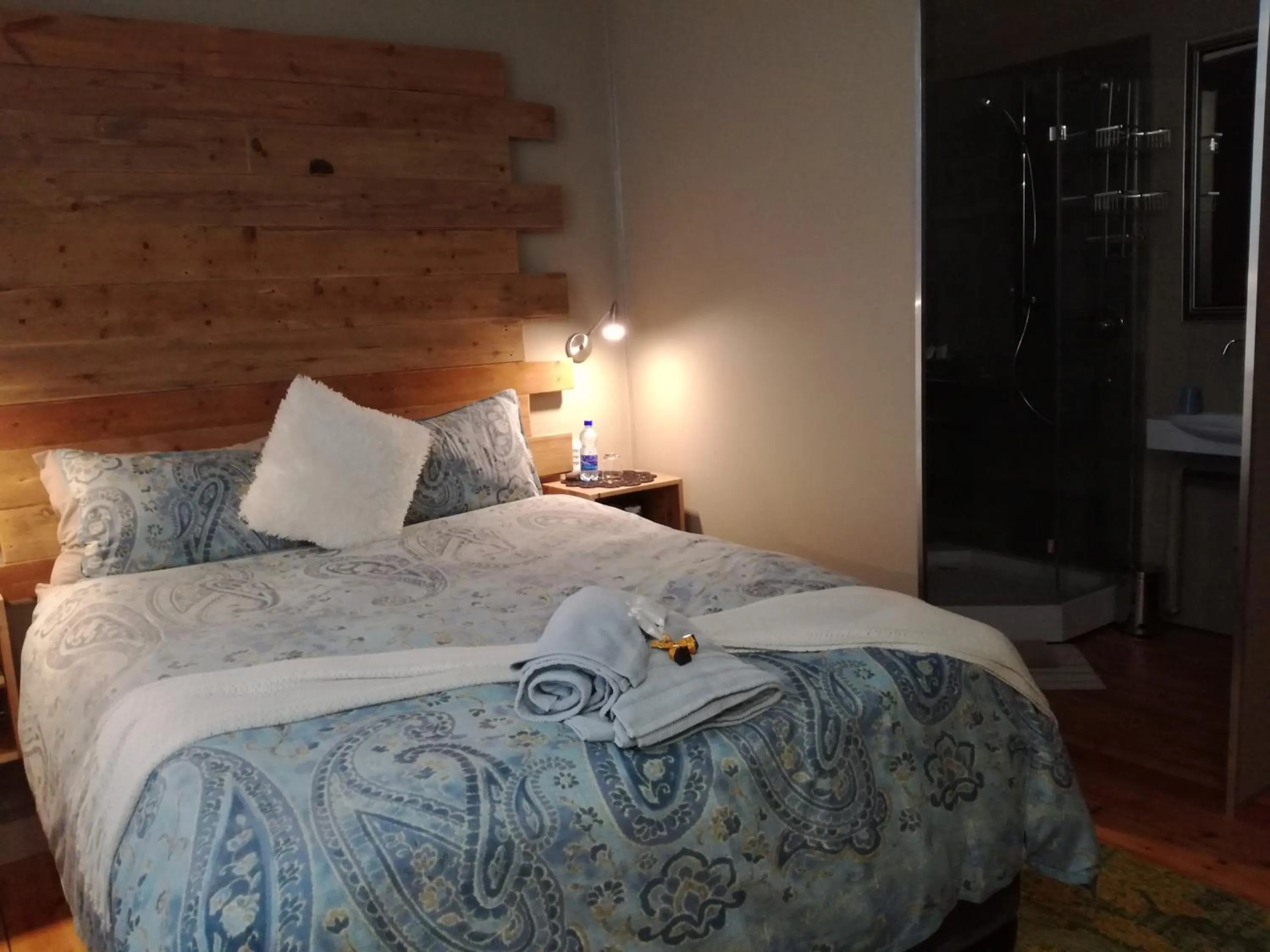Bathroom, Bed in Ladybrand Heritage House