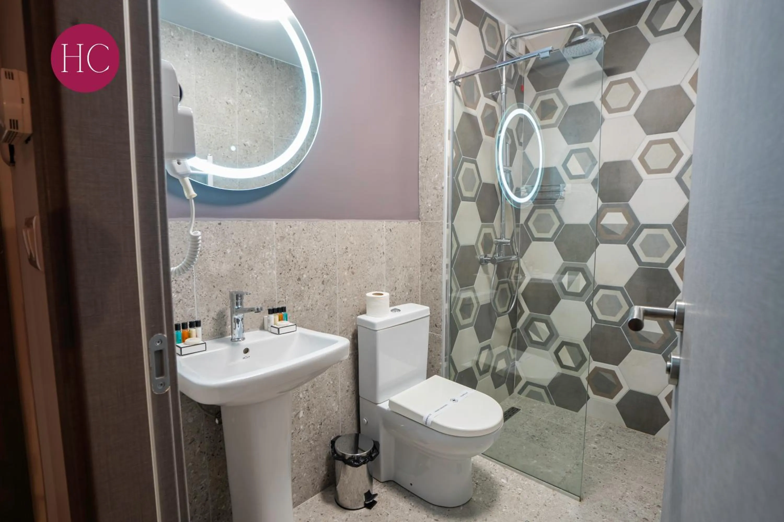 Shower in Central Hotel, Fitness and Spa