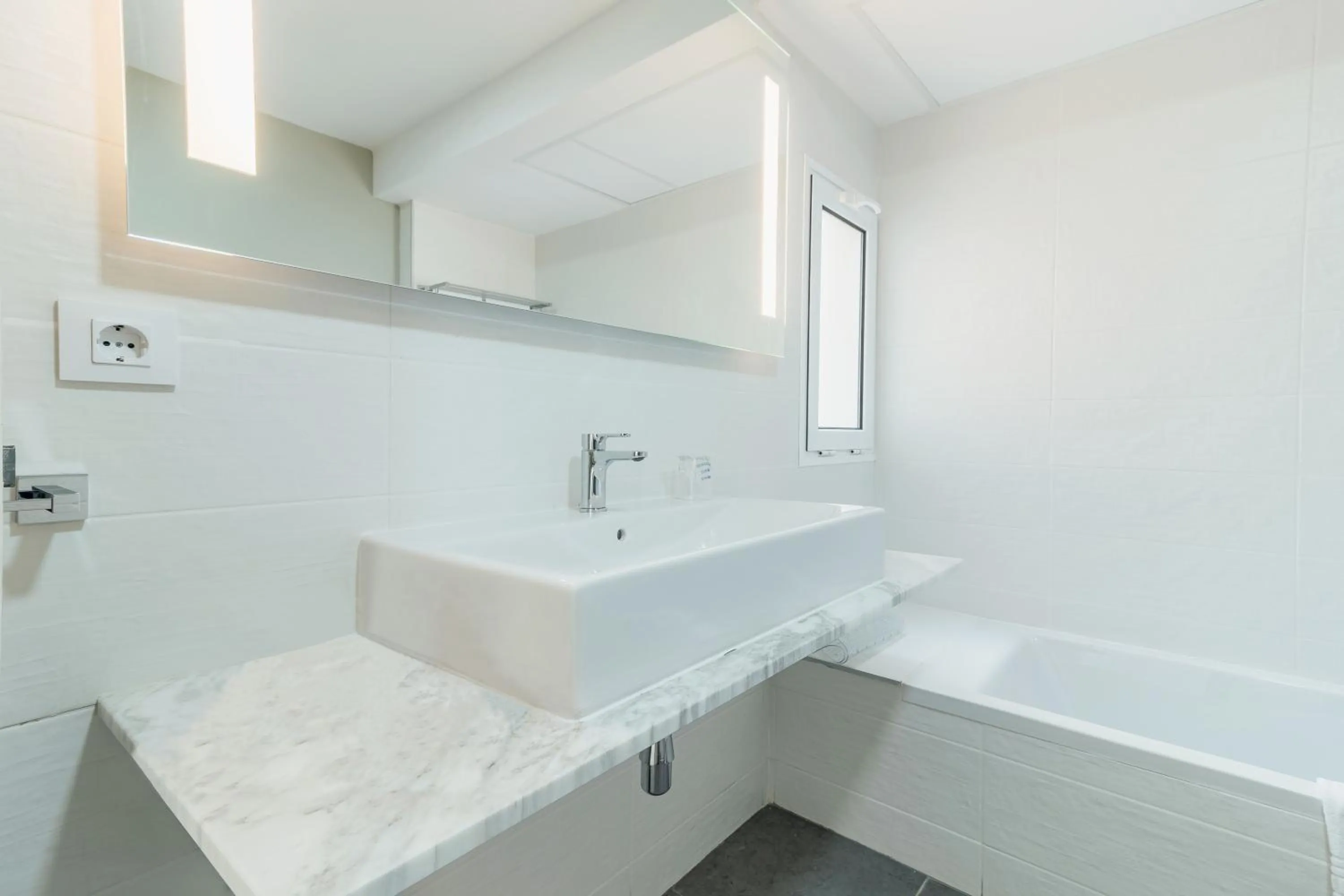 Bathroom in Hotel LIVVO Koala Garden