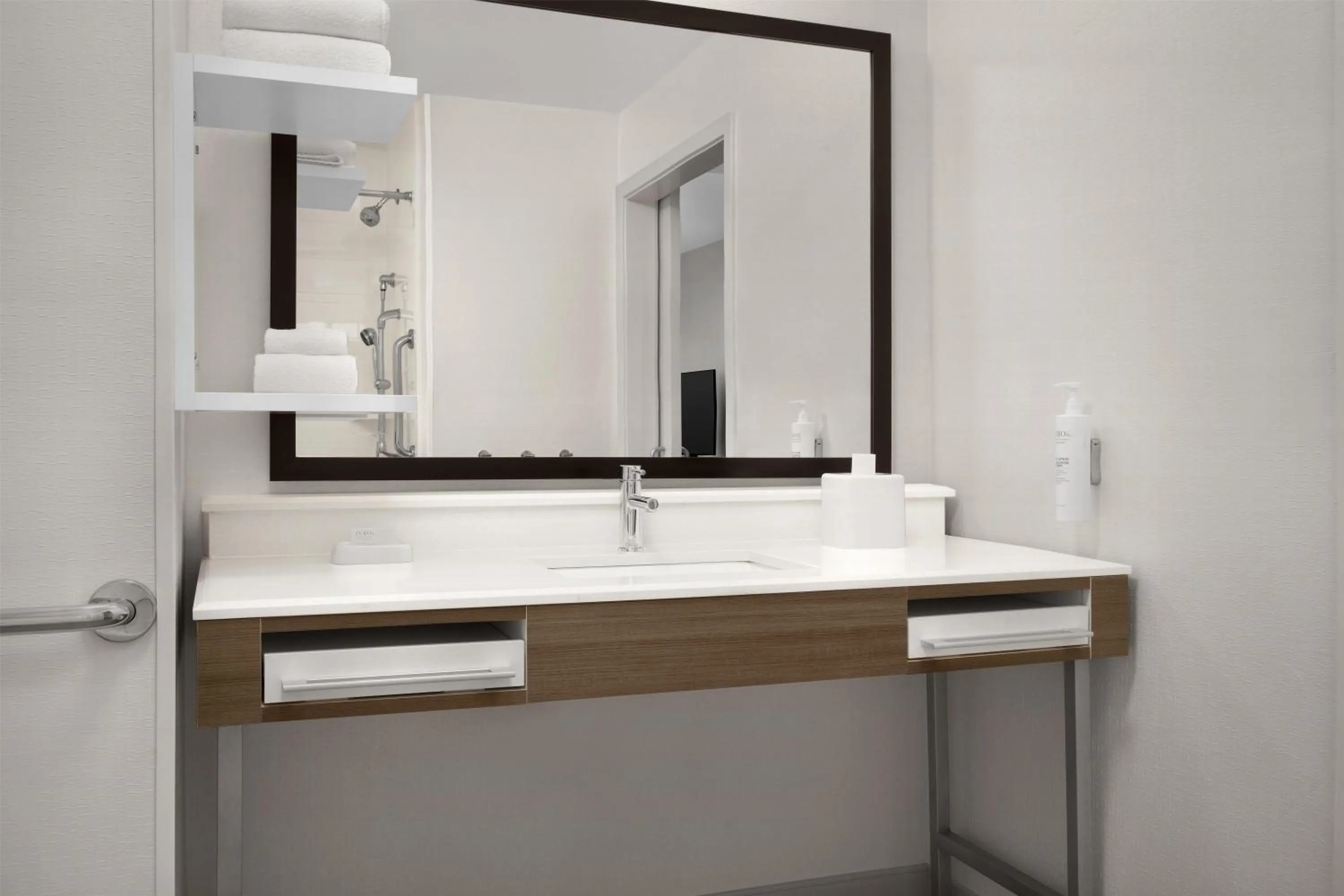 Bathroom in Hampton Inn and Suites Fayetteville, NC