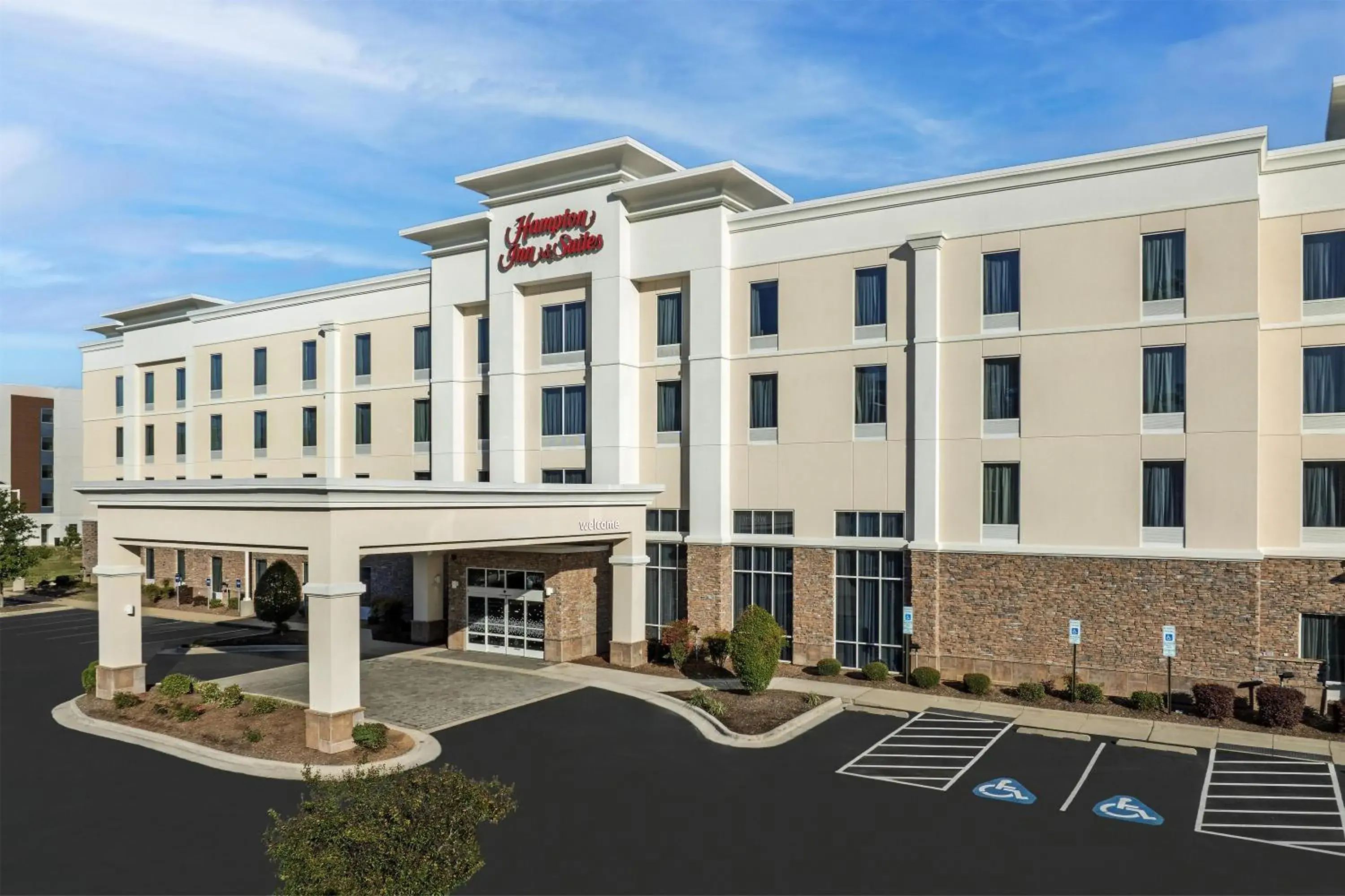 Property building in Hampton Inn and Suites Fayetteville, NC Property building in Hampton Inn and Suites Fayetteville, NC