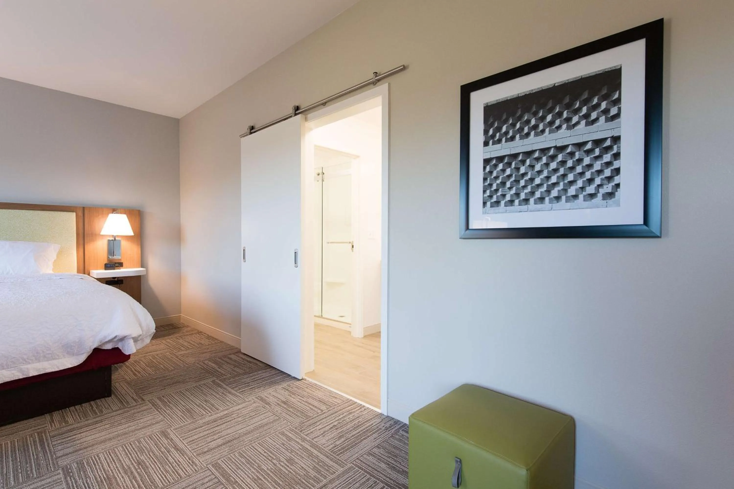 Photo of the whole room, Bed in Hampton Inn and Suites Fayetteville, NC