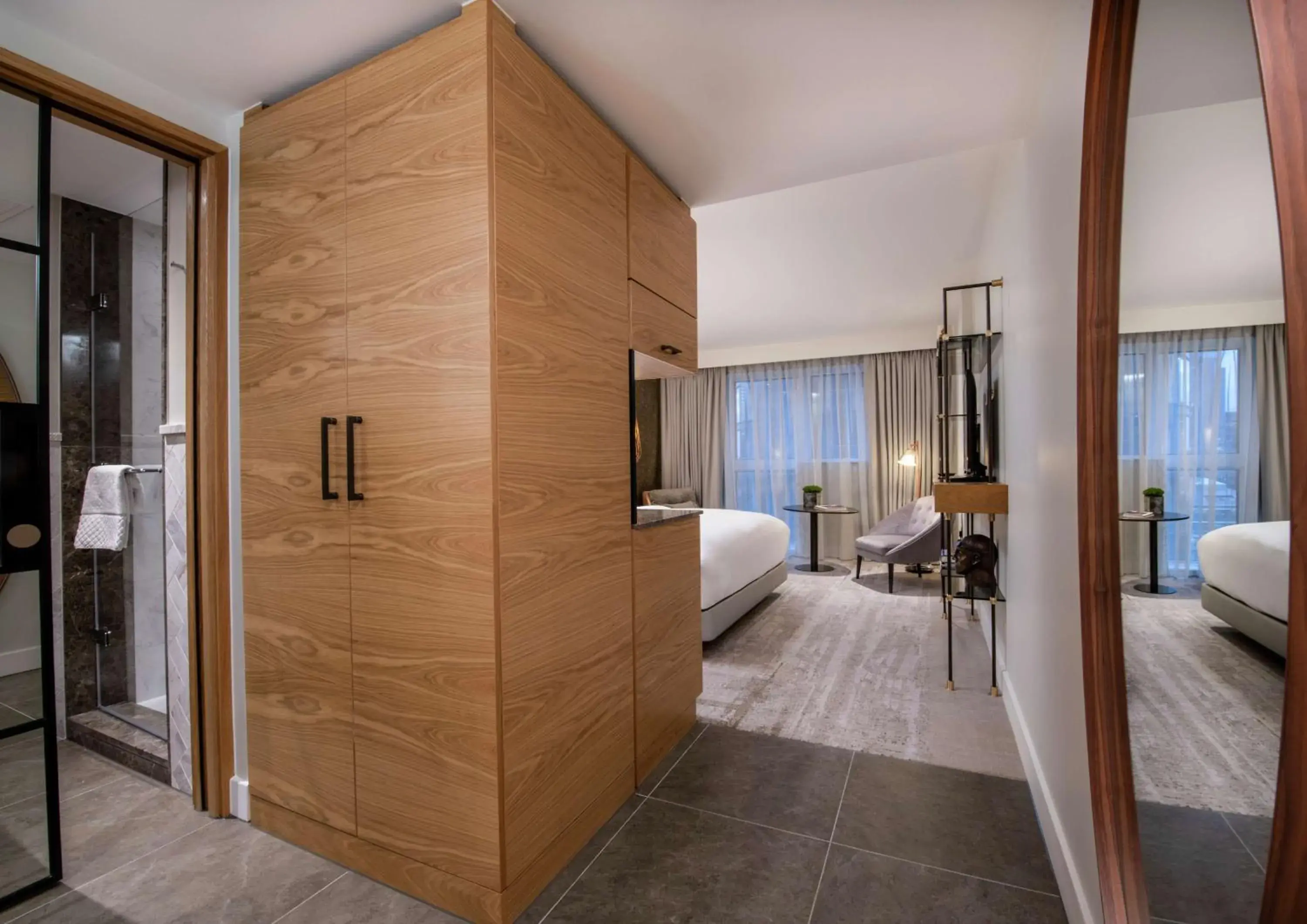 Bedroom, Bed in Lincoln Plaza Hotel London, Curio Collection By Hilton Bedroom, Bed in Lincoln Plaza Hotel London, Curio Collection By Hilton