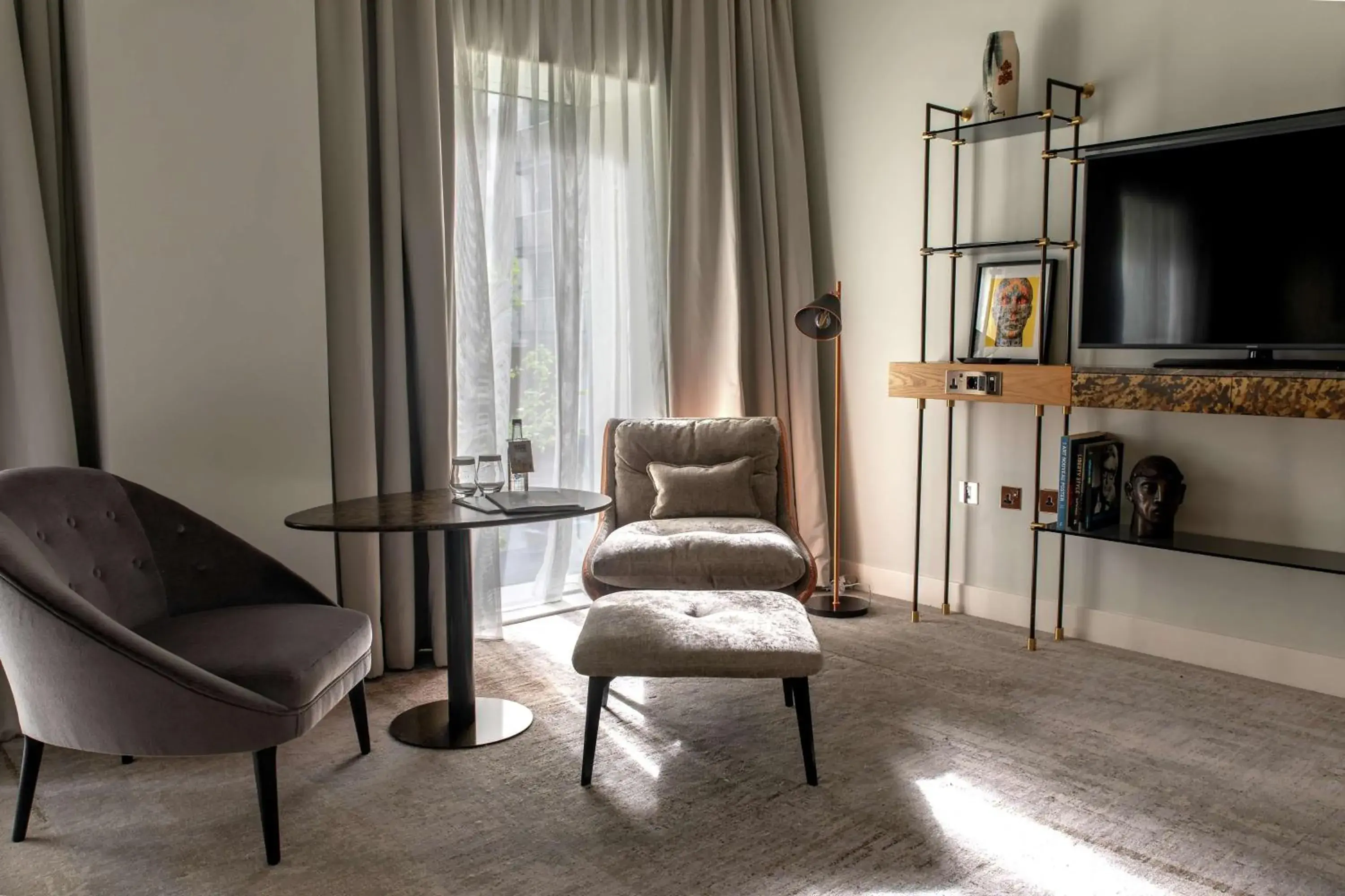 Bedroom in Lincoln Plaza Hotel London, Curio Collection By Hilton Bedroom in Lincoln Plaza Hotel London, Curio Collection By Hilton