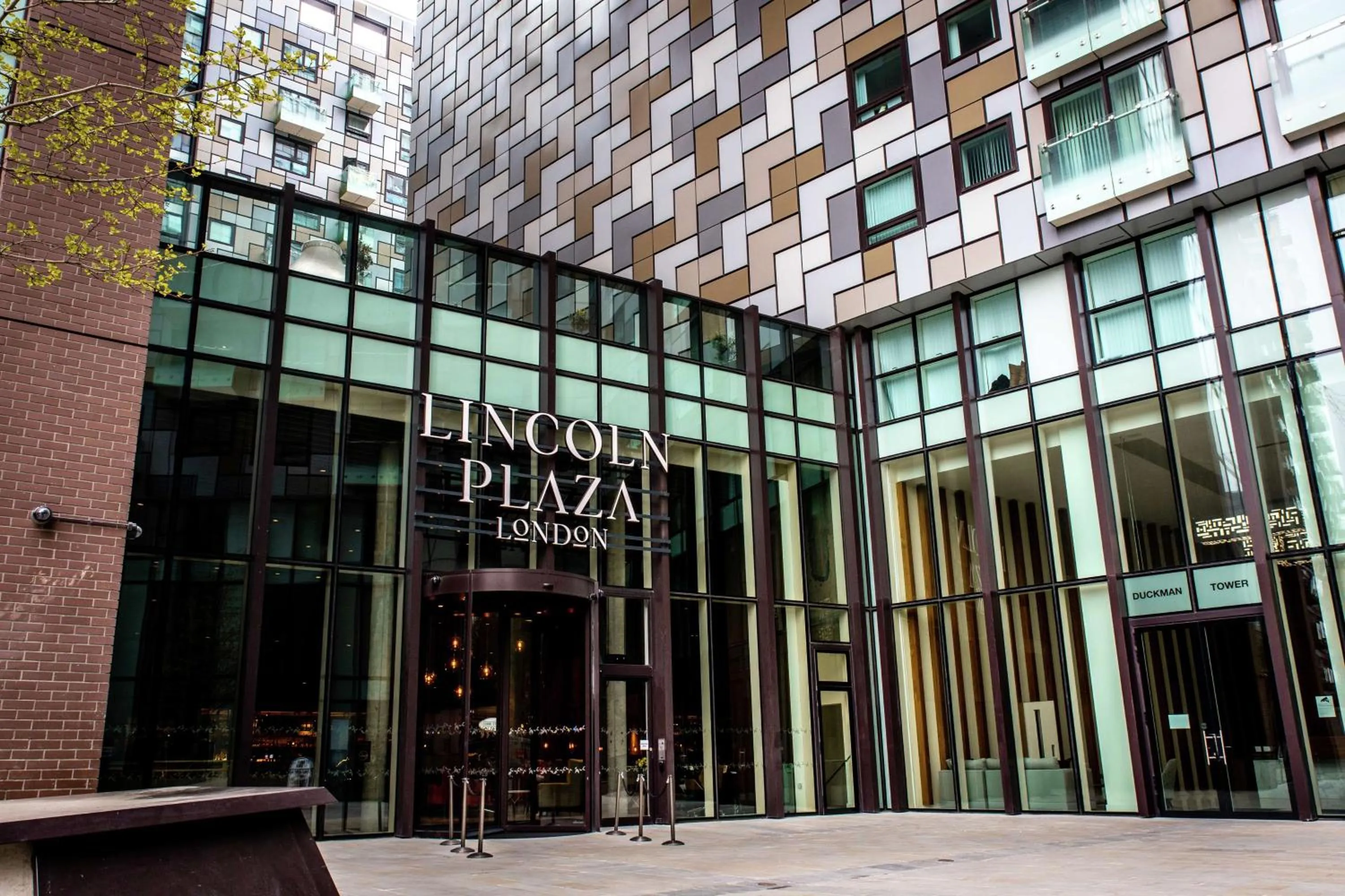 Property building in Lincoln Plaza Hotel London, Curio Collection By Hilton