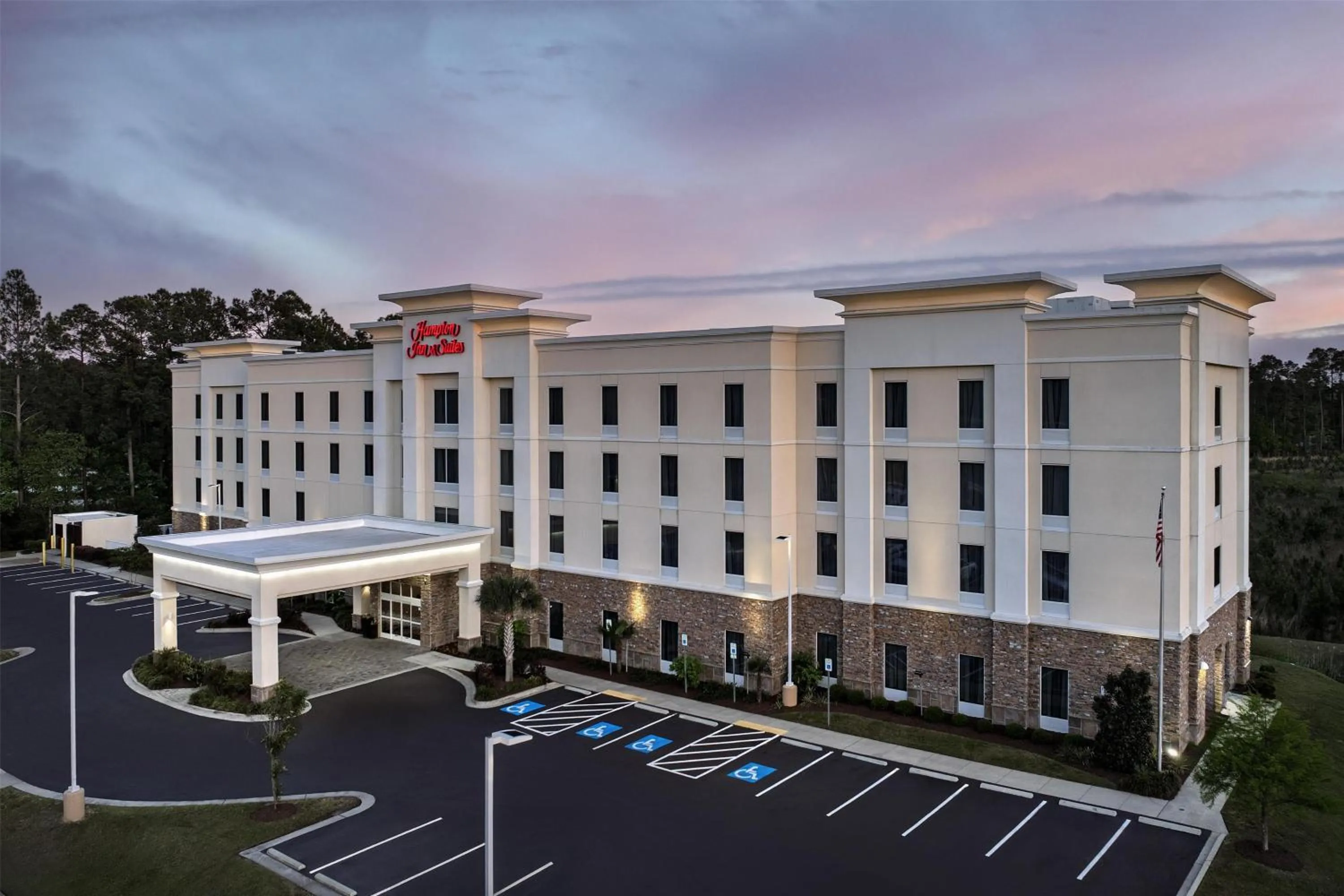 Property building in Hampton Inn & Suites Walterboro