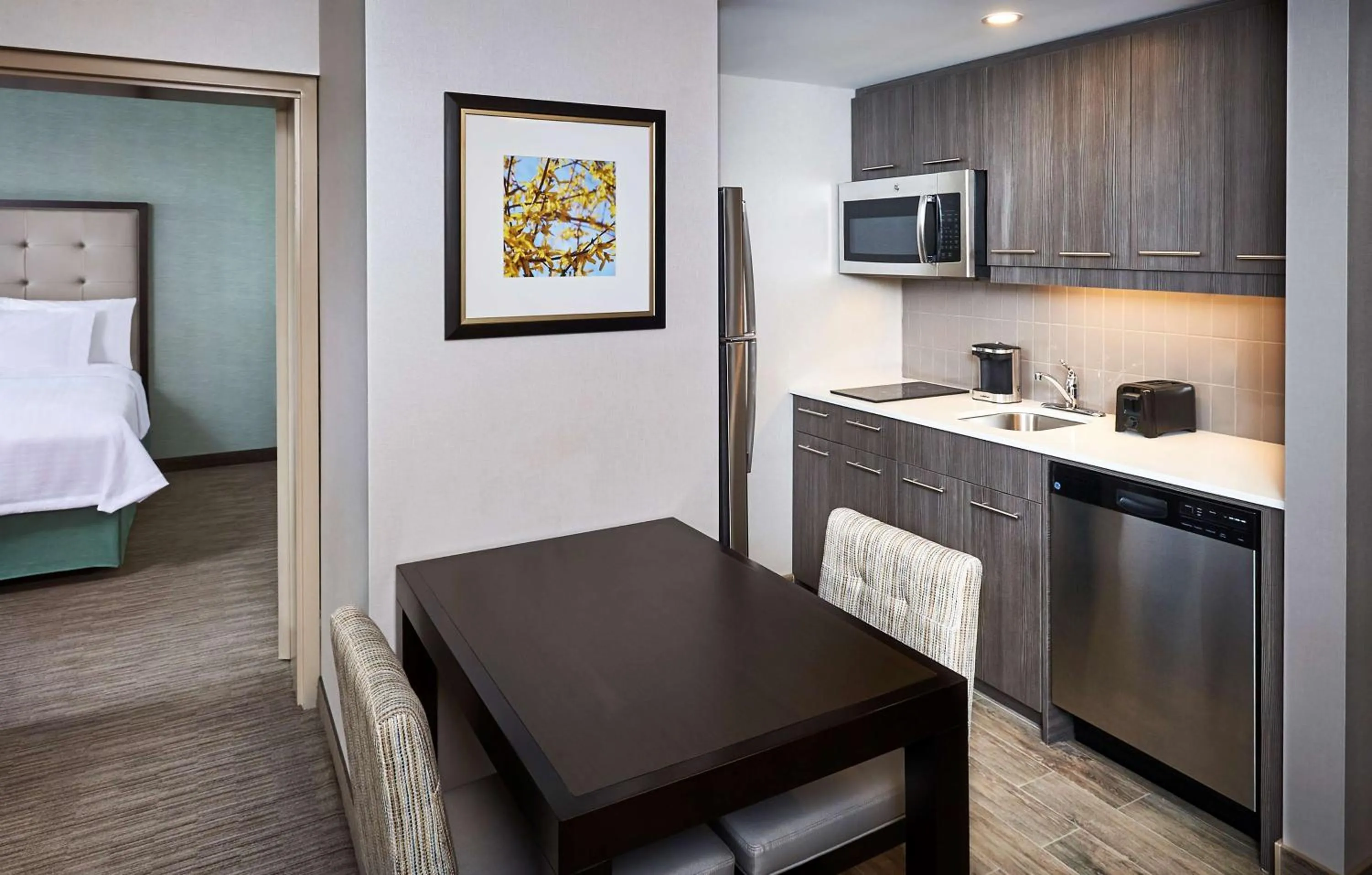 Kitchen or kitchenette, Bed in Homewood Suites By Hilton North Bay