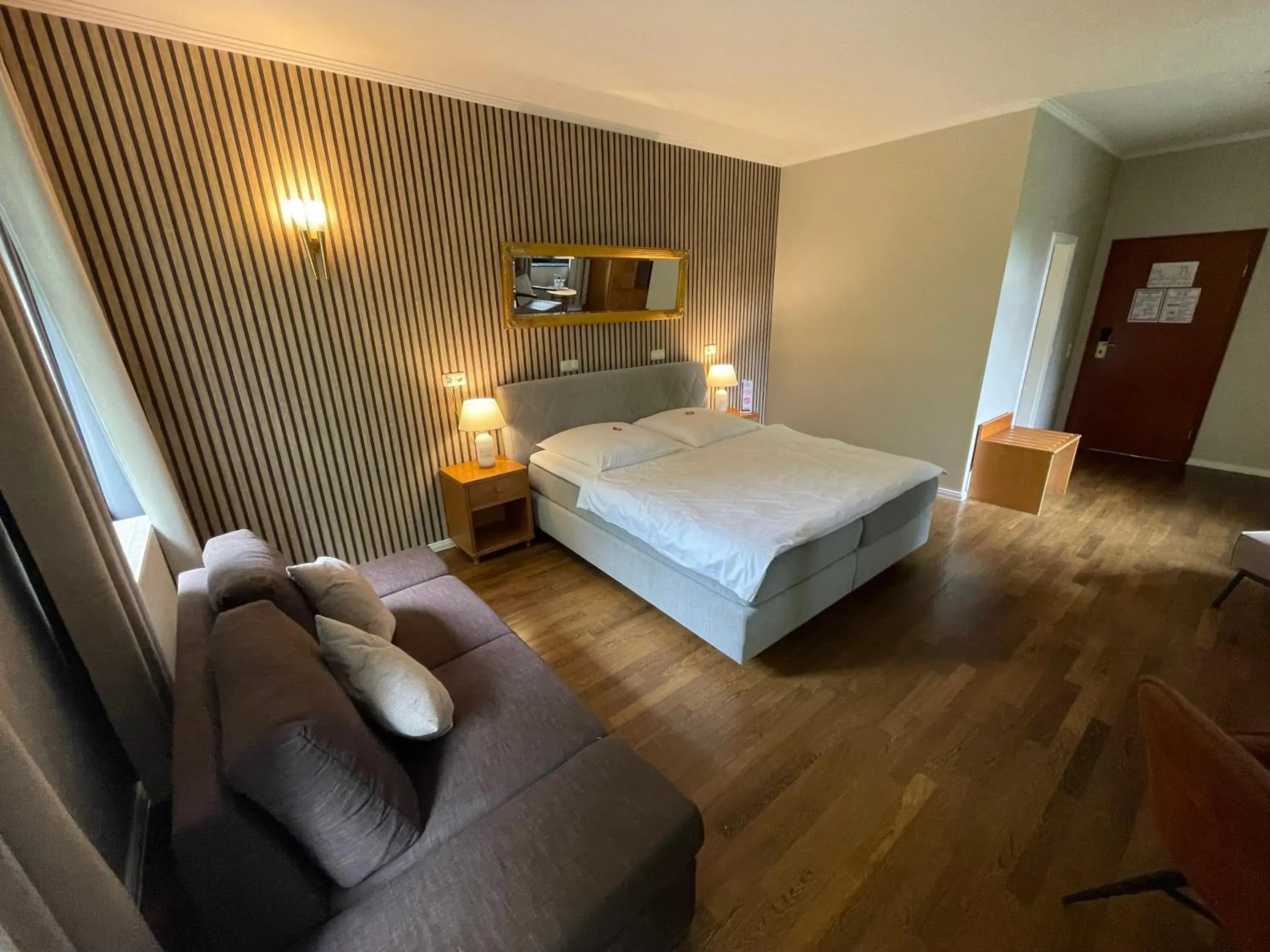 Suite - single occupancy in Burg Wegberg Hotel & Eventlocation Suite - single occupancy in Burg Wegberg Hotel & Eventlocation