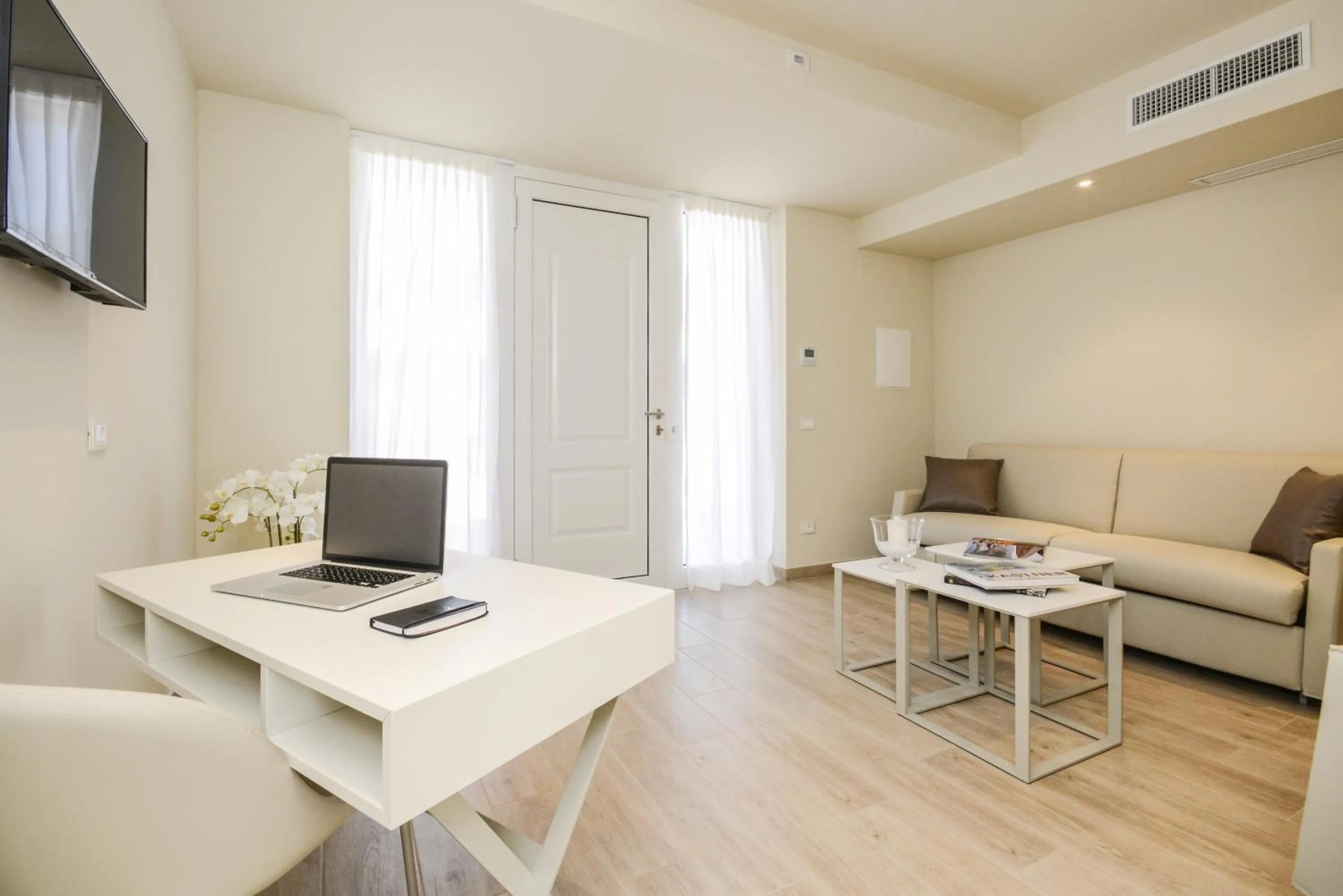 Seating area in Hotel Villa Garuti