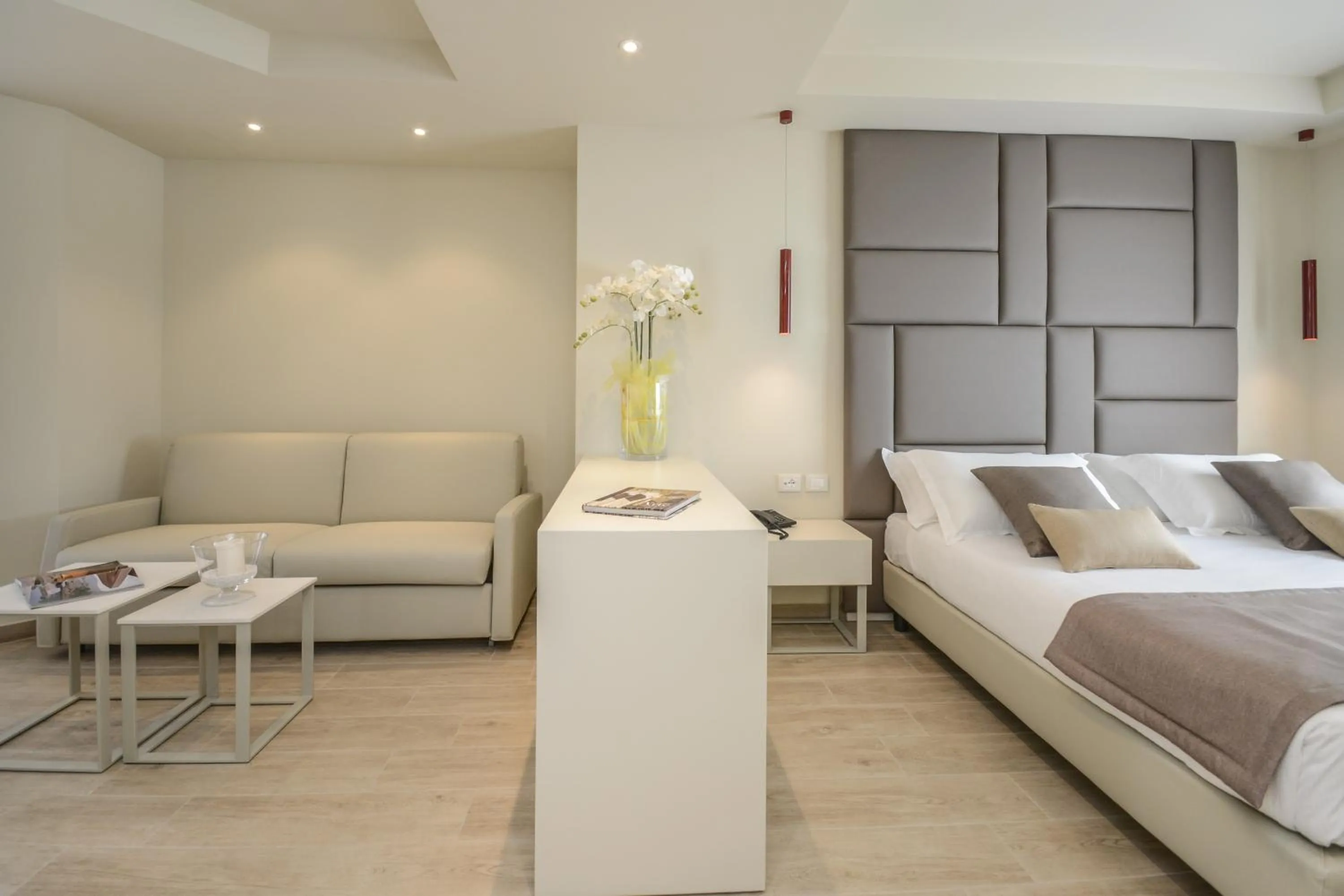 Seating area, Bed in Hotel Villa Garuti