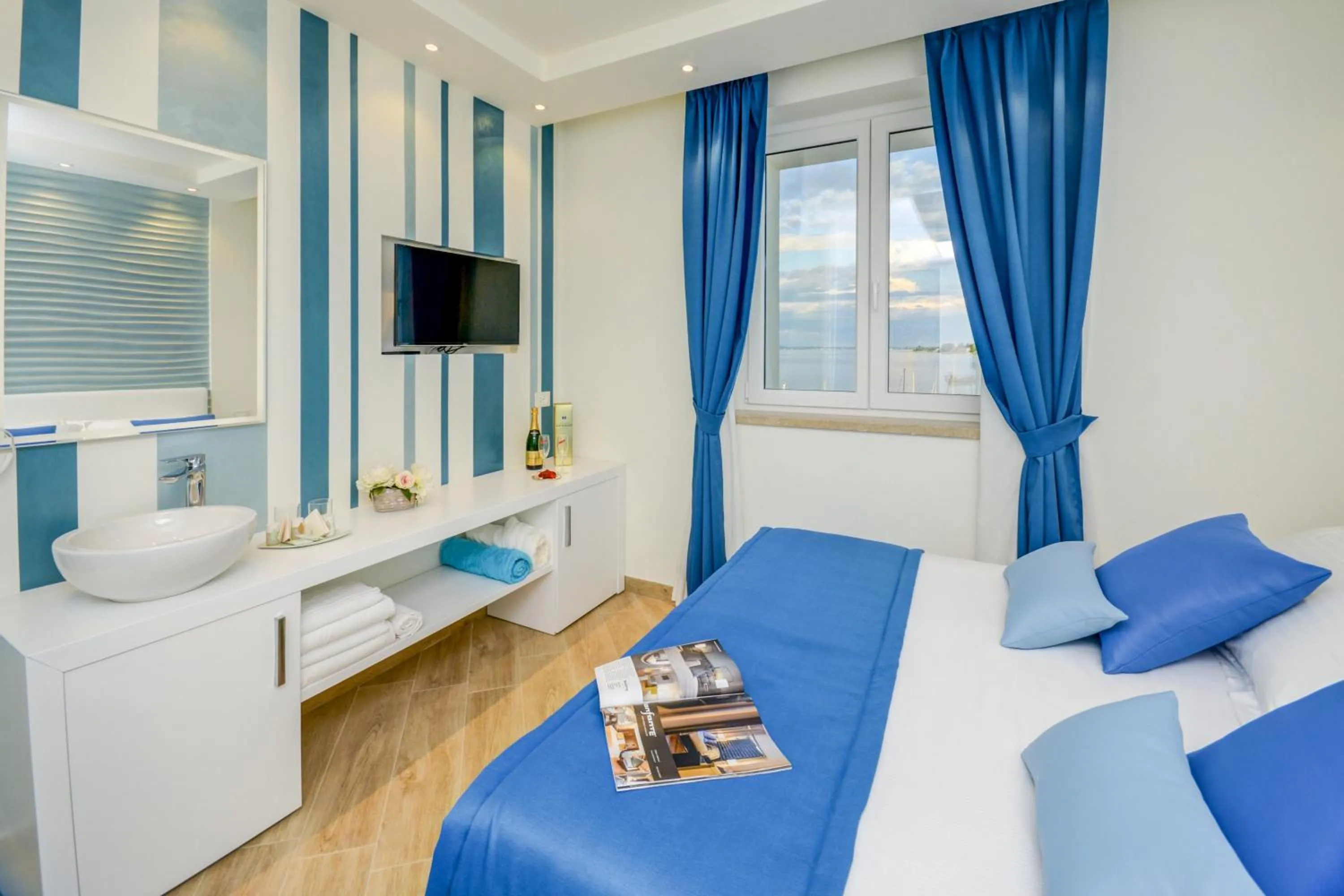 Bedroom, Bed in Hotel Villa Garuti