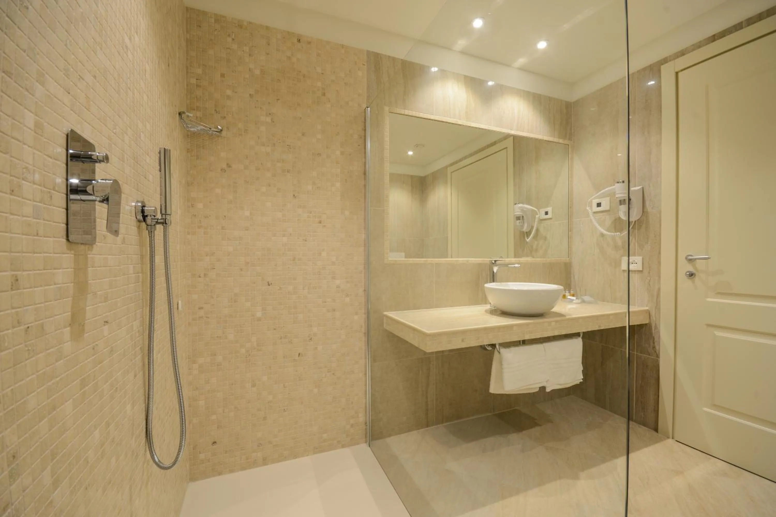 Shower in Hotel Villa Garuti