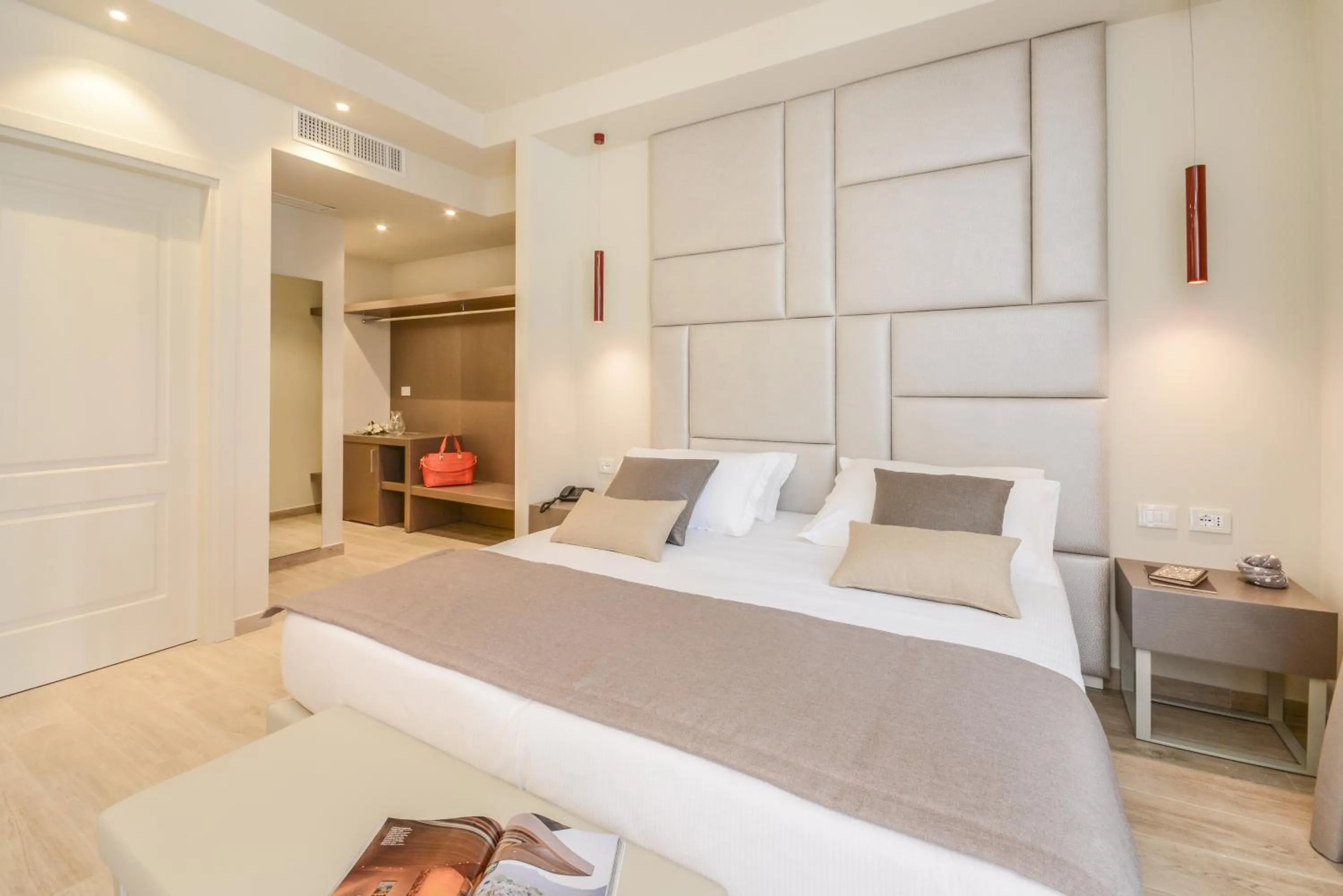 Bedroom, Bed in Hotel Villa Garuti