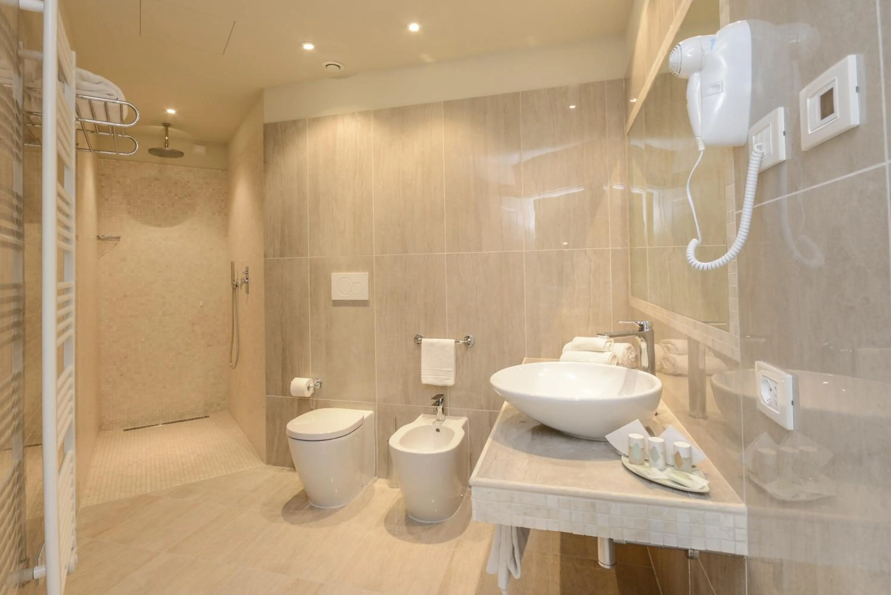 Bathroom in Hotel Villa Garuti