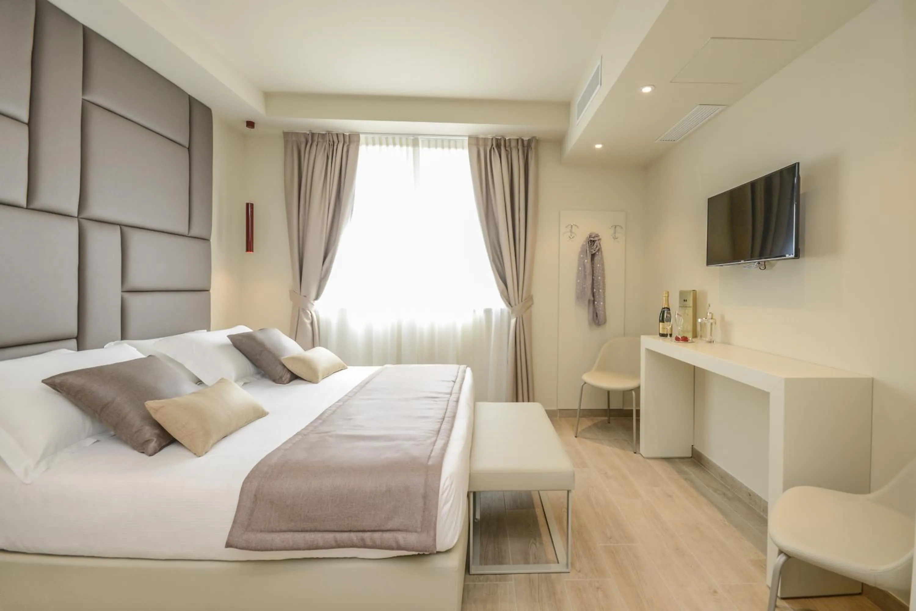 Bedroom, Bed in Hotel Villa Garuti