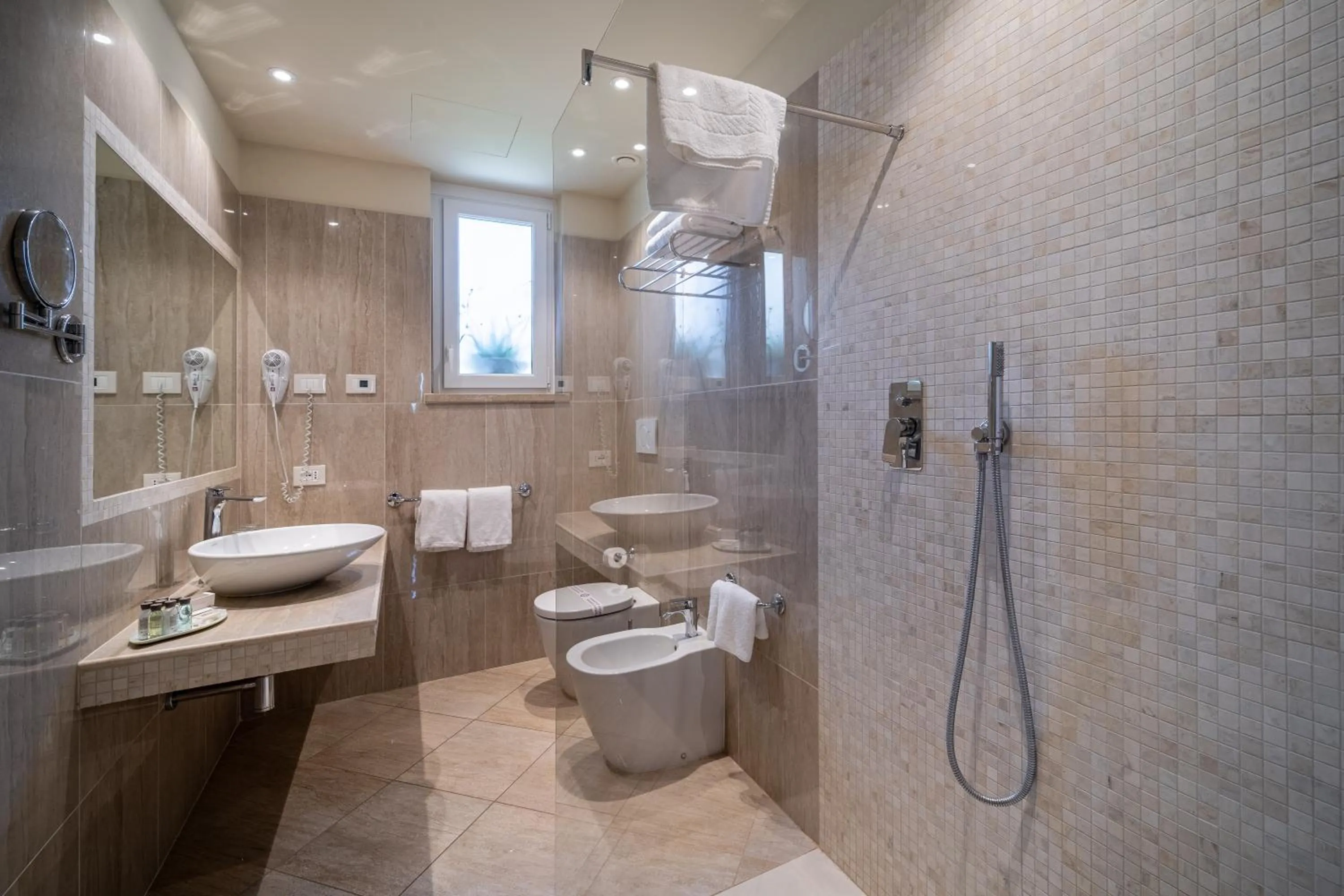 Shower in Hotel Villa Garuti