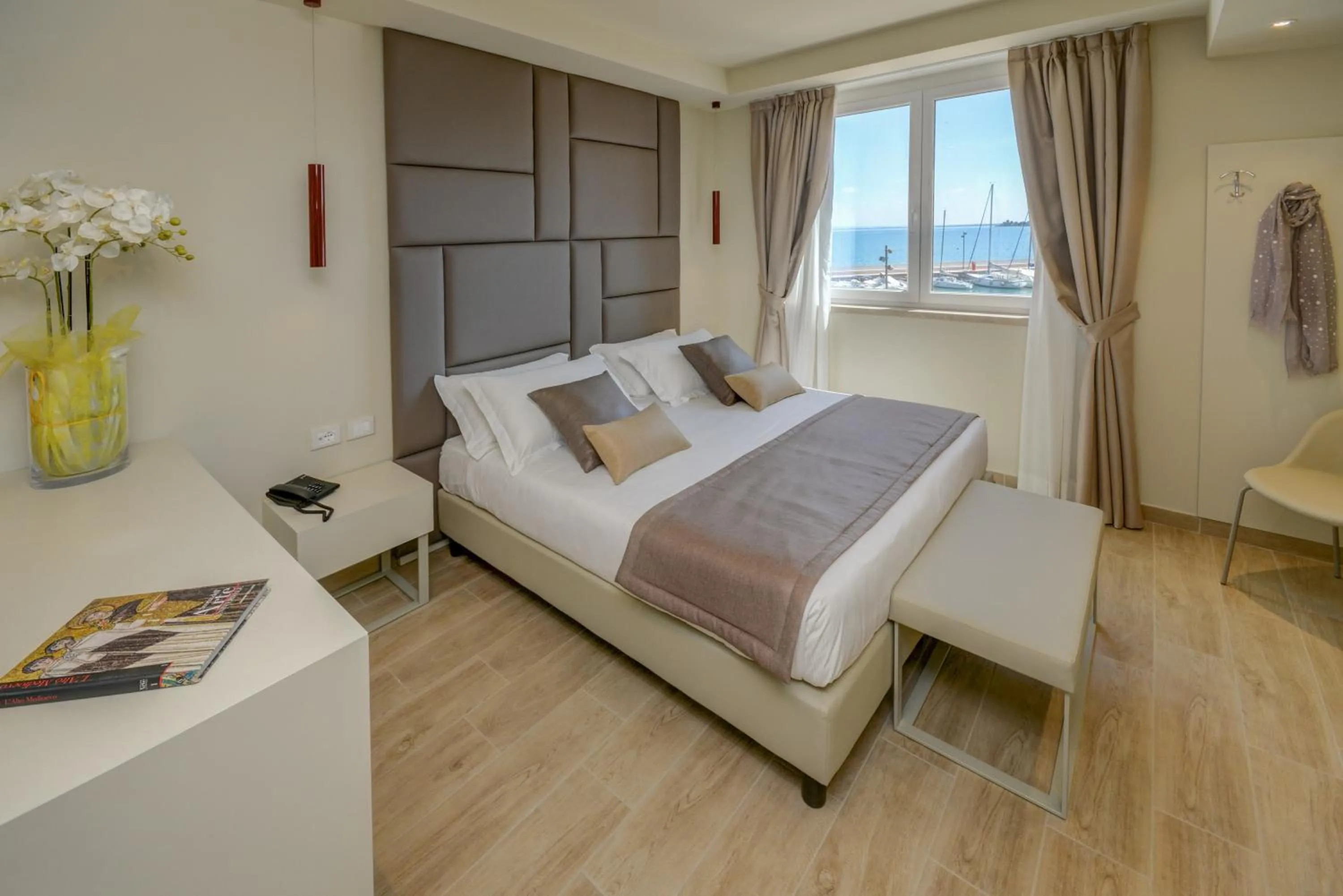 Bedroom, Bed in Hotel Villa Garuti