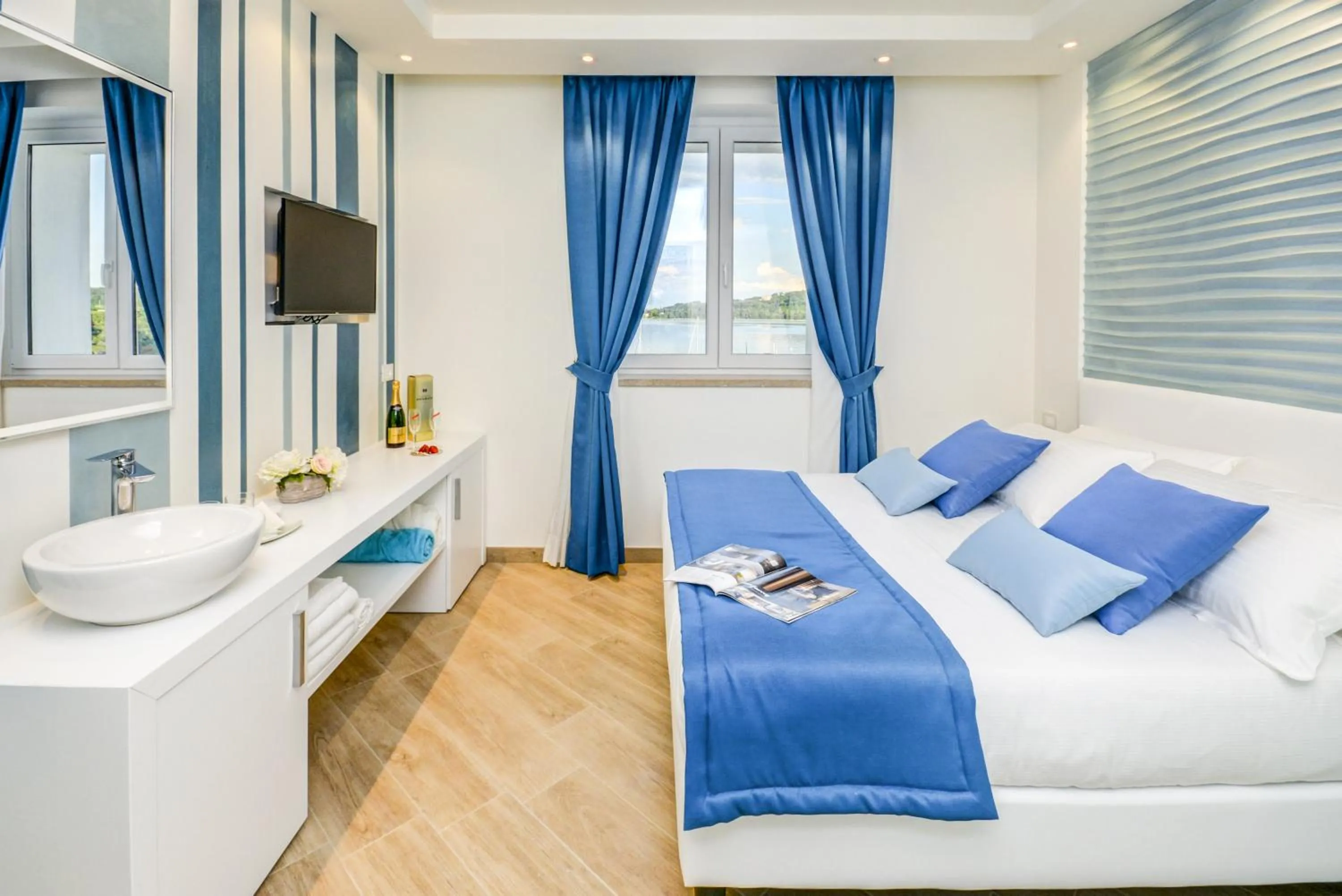 Bedroom, Bed in Hotel Villa Garuti