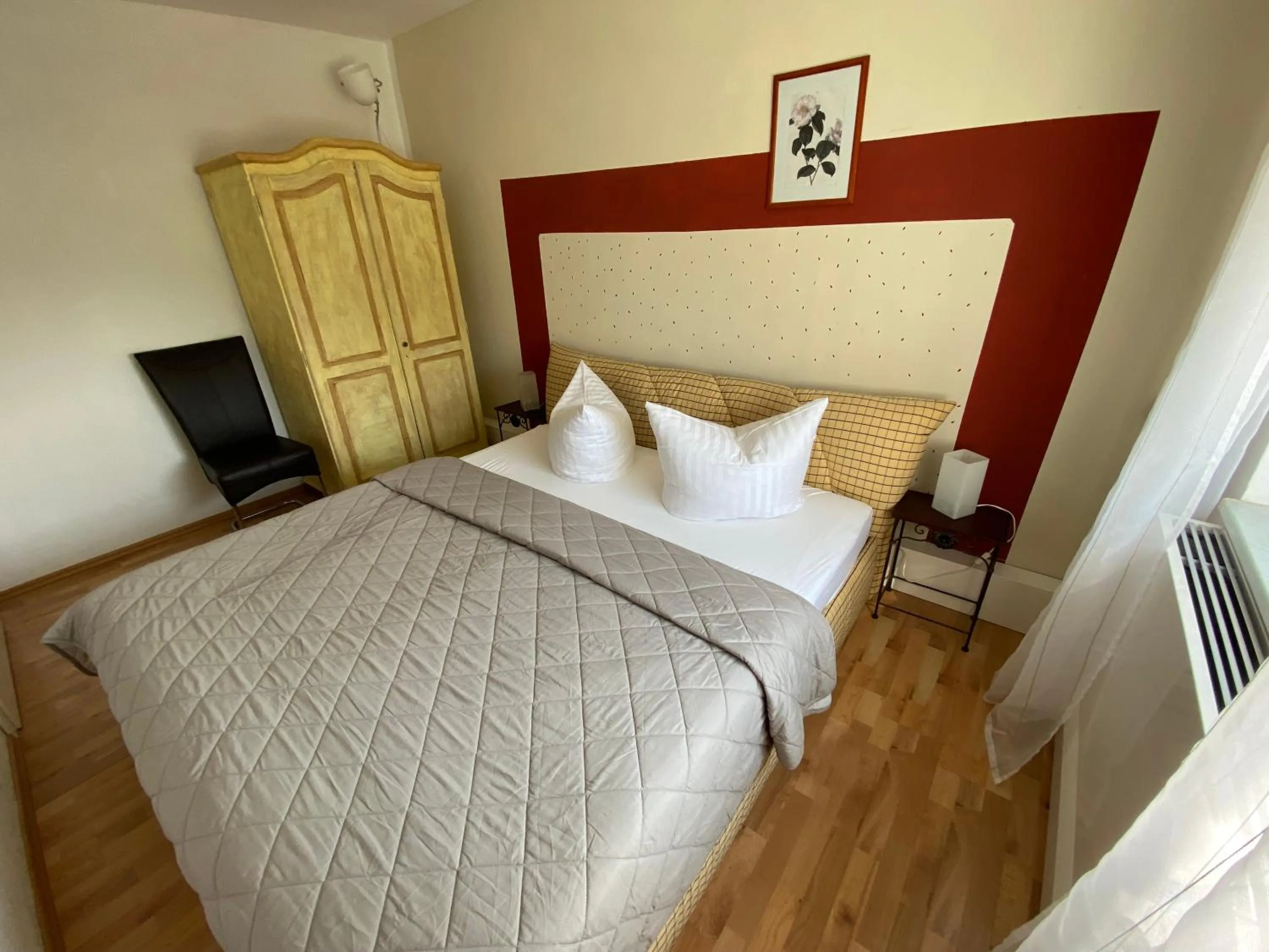 Photo of the whole room, Bed in Aparthotel " Zur Müritz"