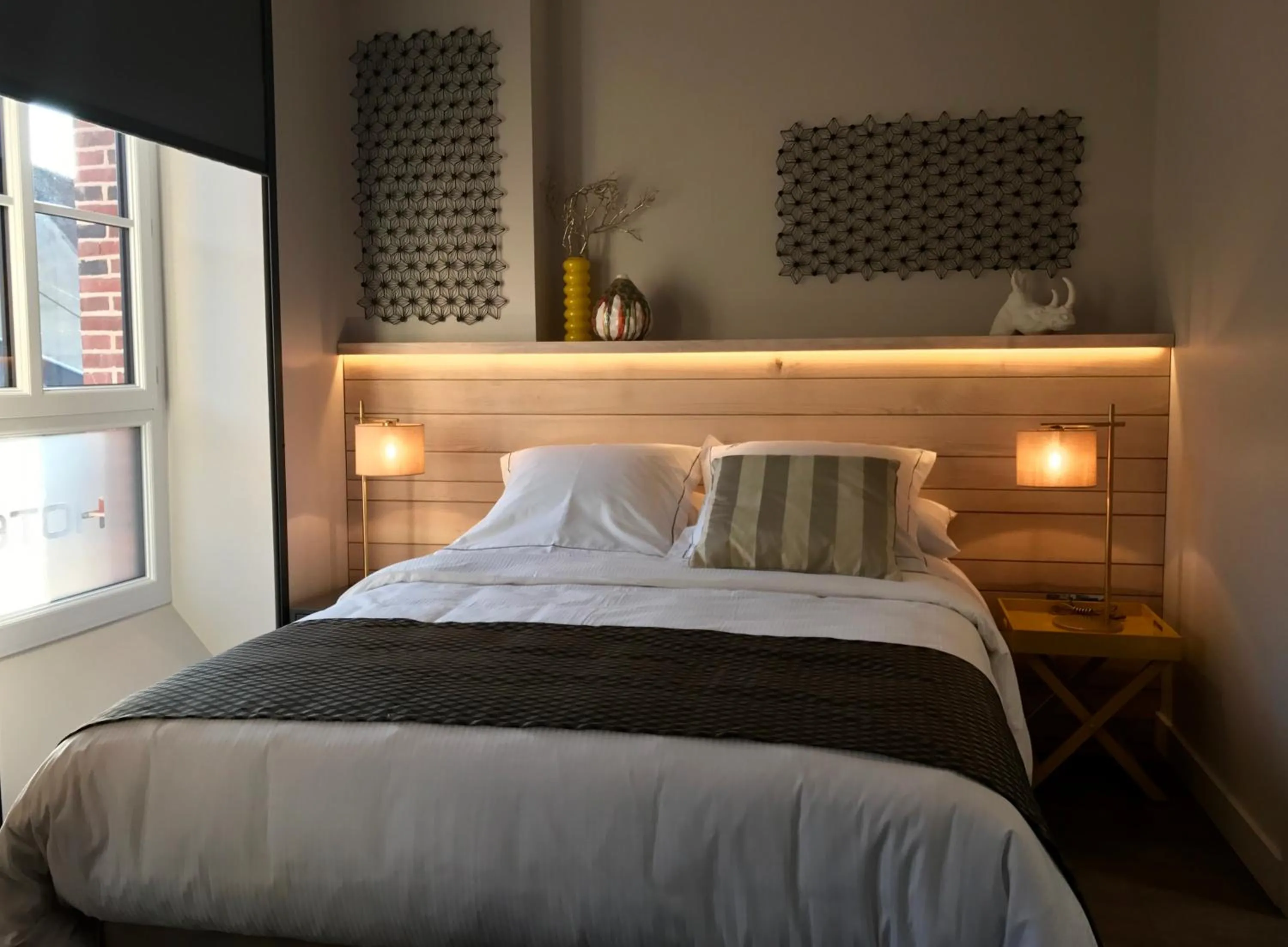 Bed in LOGIS Hotel-Restaurant Le Relais d'Aligre