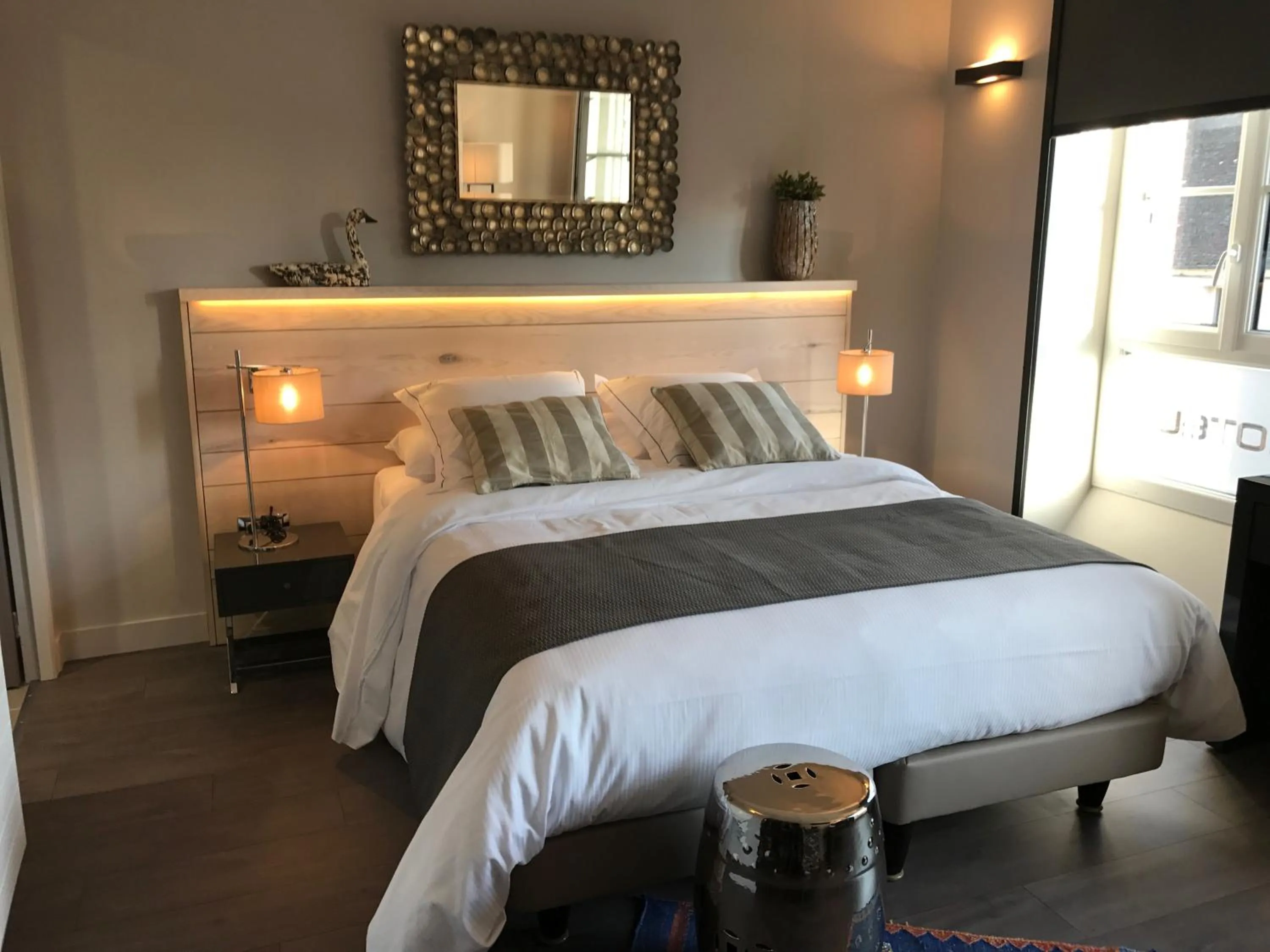 Bed in LOGIS Hotel-Restaurant Le Relais d'Aligre