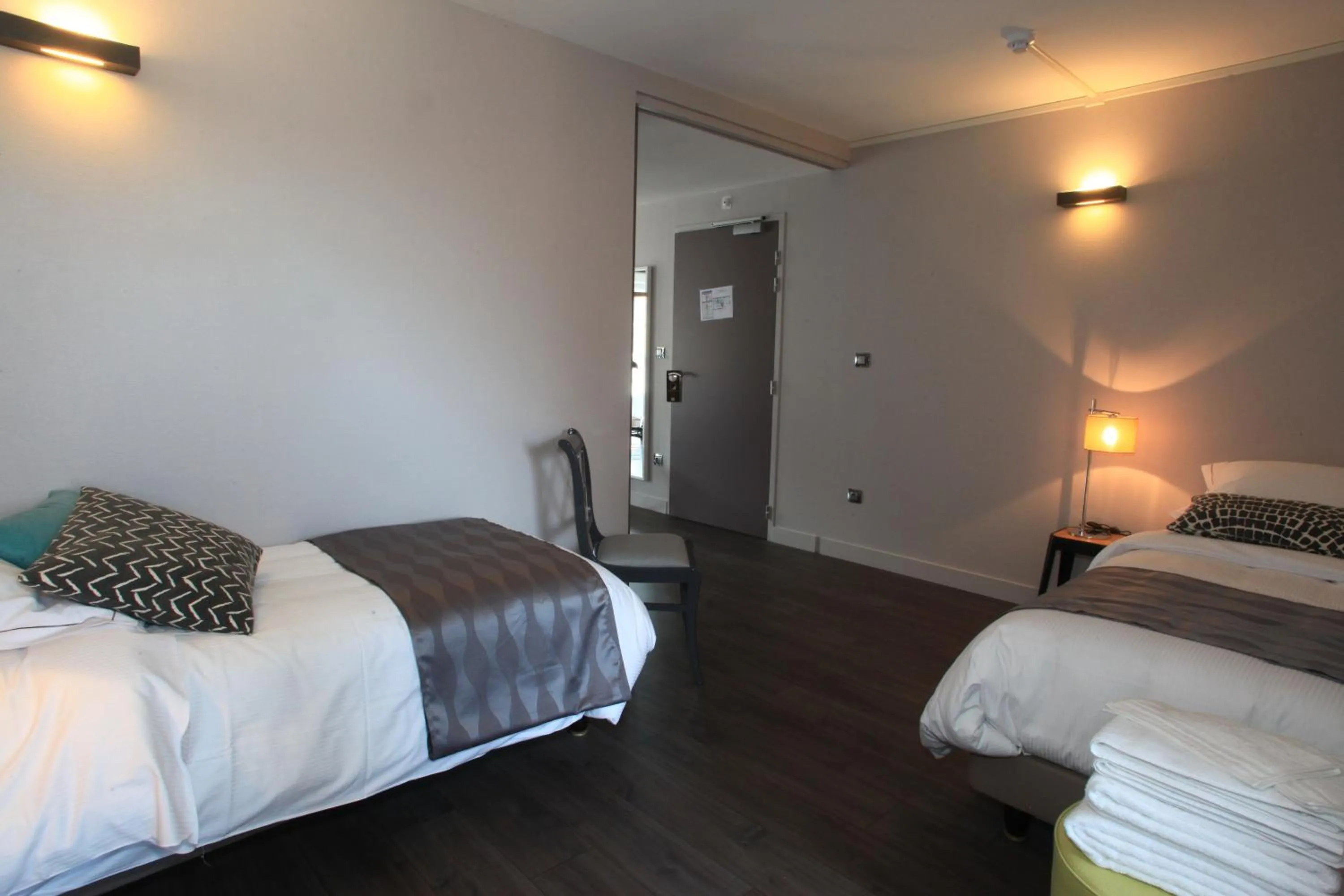 Bed in LOGIS Hotel-Restaurant Le Relais d'Aligre