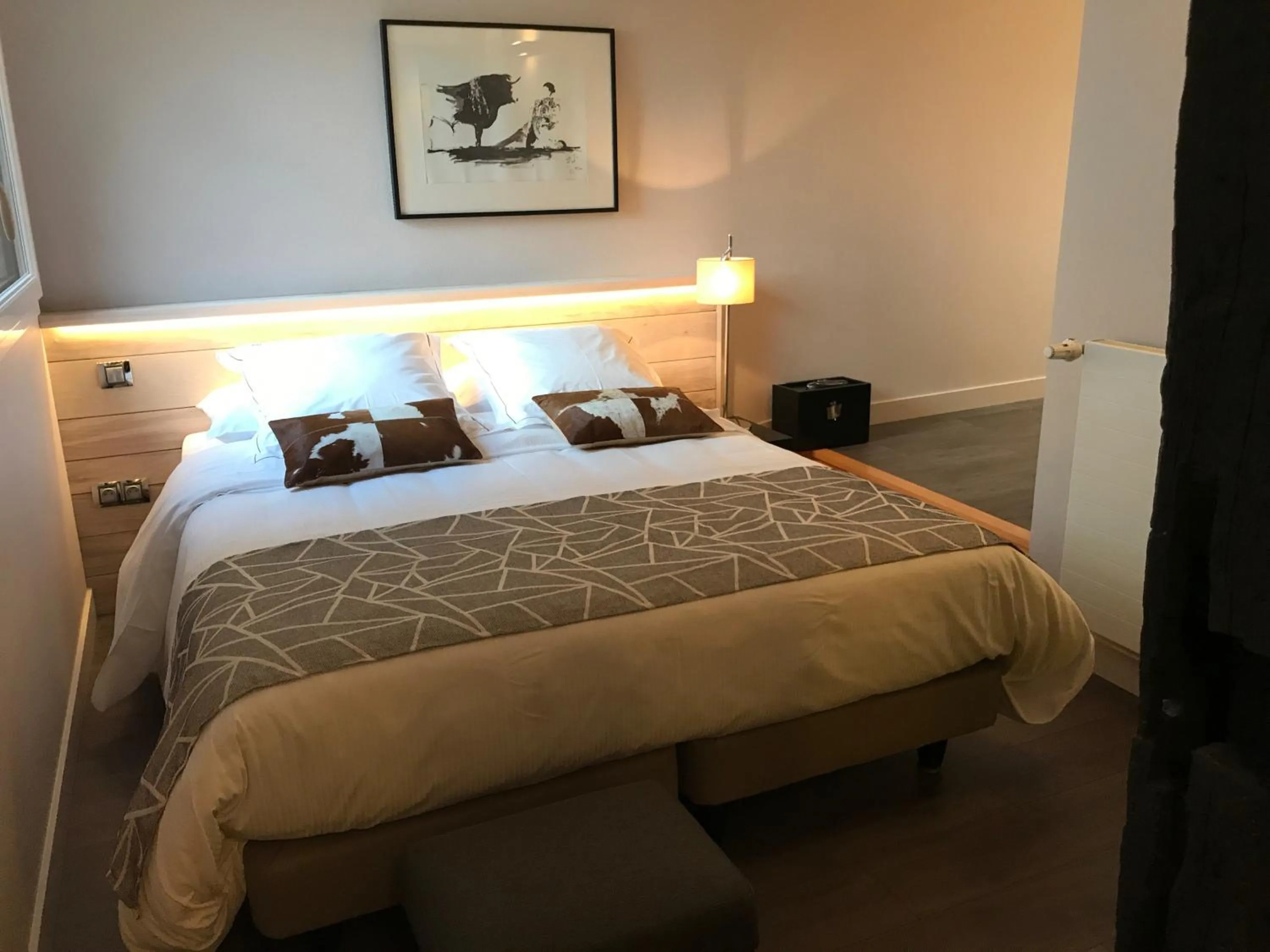 Bed in LOGIS Hotel-Restaurant Le Relais d'Aligre