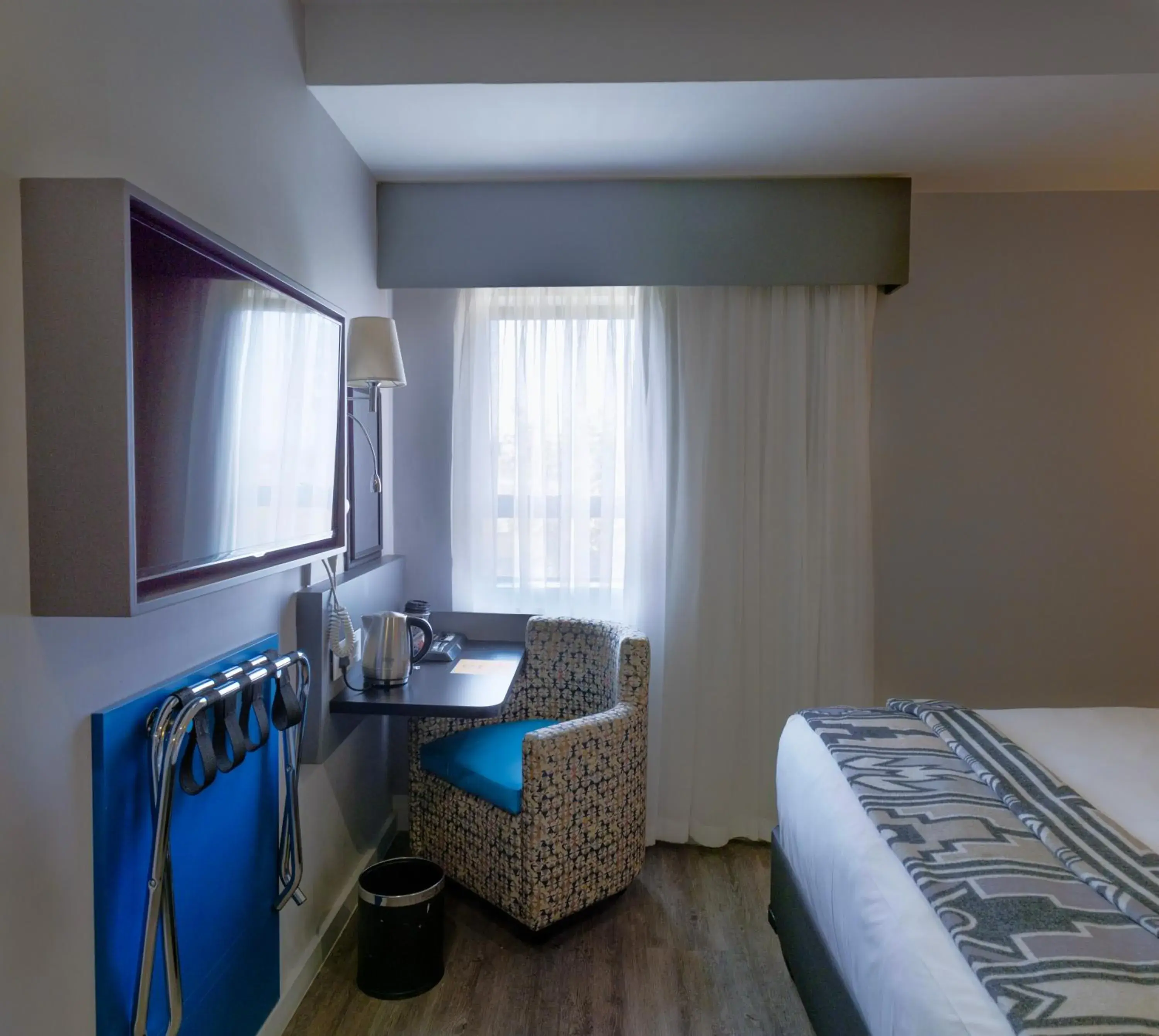 TV and multimedia, Bed in ONOMO Hotel Johannesburg Sandton TV and multimedia, Bed in ONOMO Hotel Johannesburg Sandton