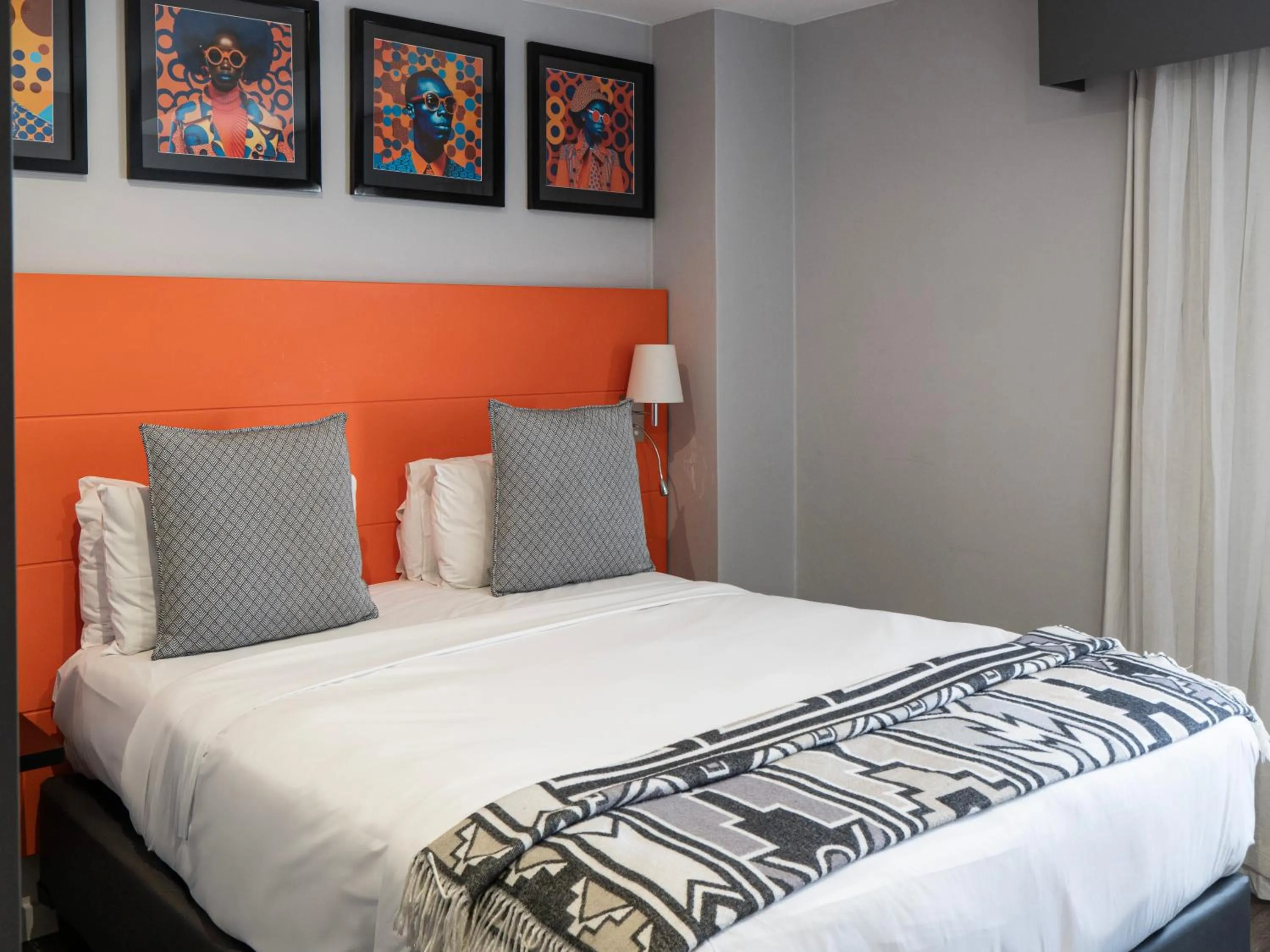 Bed in ONOMO Hotel Johannesburg Sandton