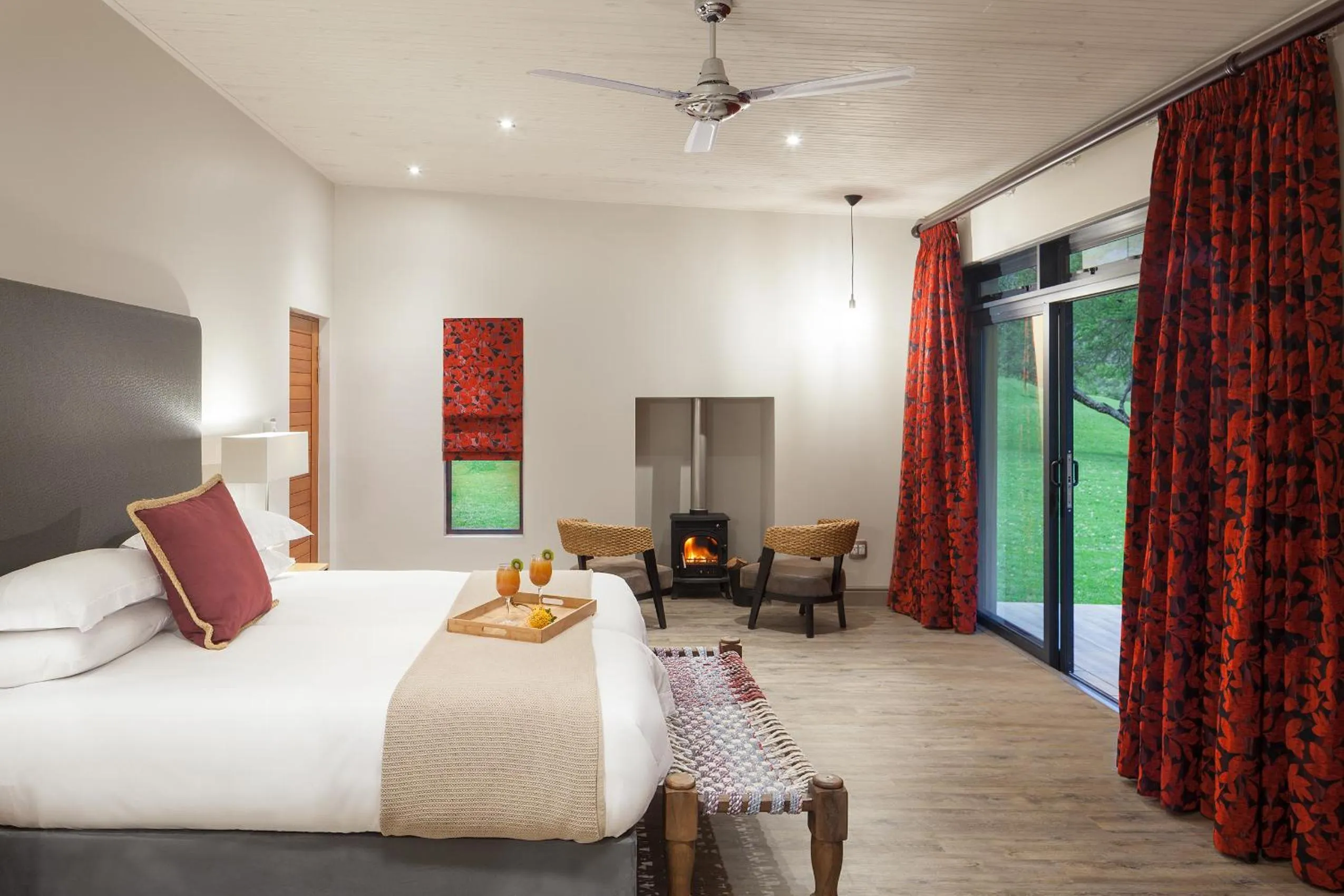 Bed in Wildehondekloof Game Lodge