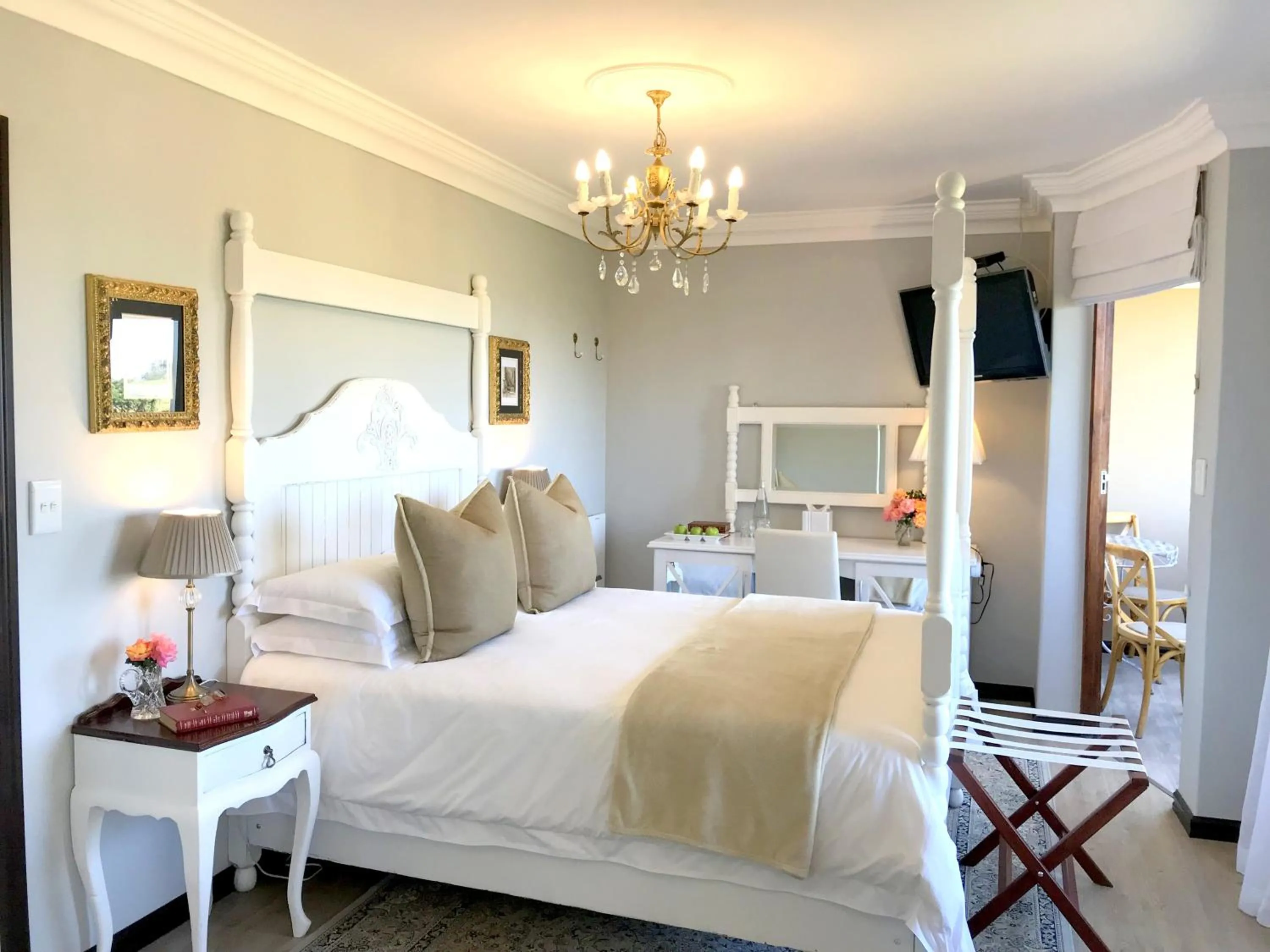 Queen Room with Balcony in A Kings View
