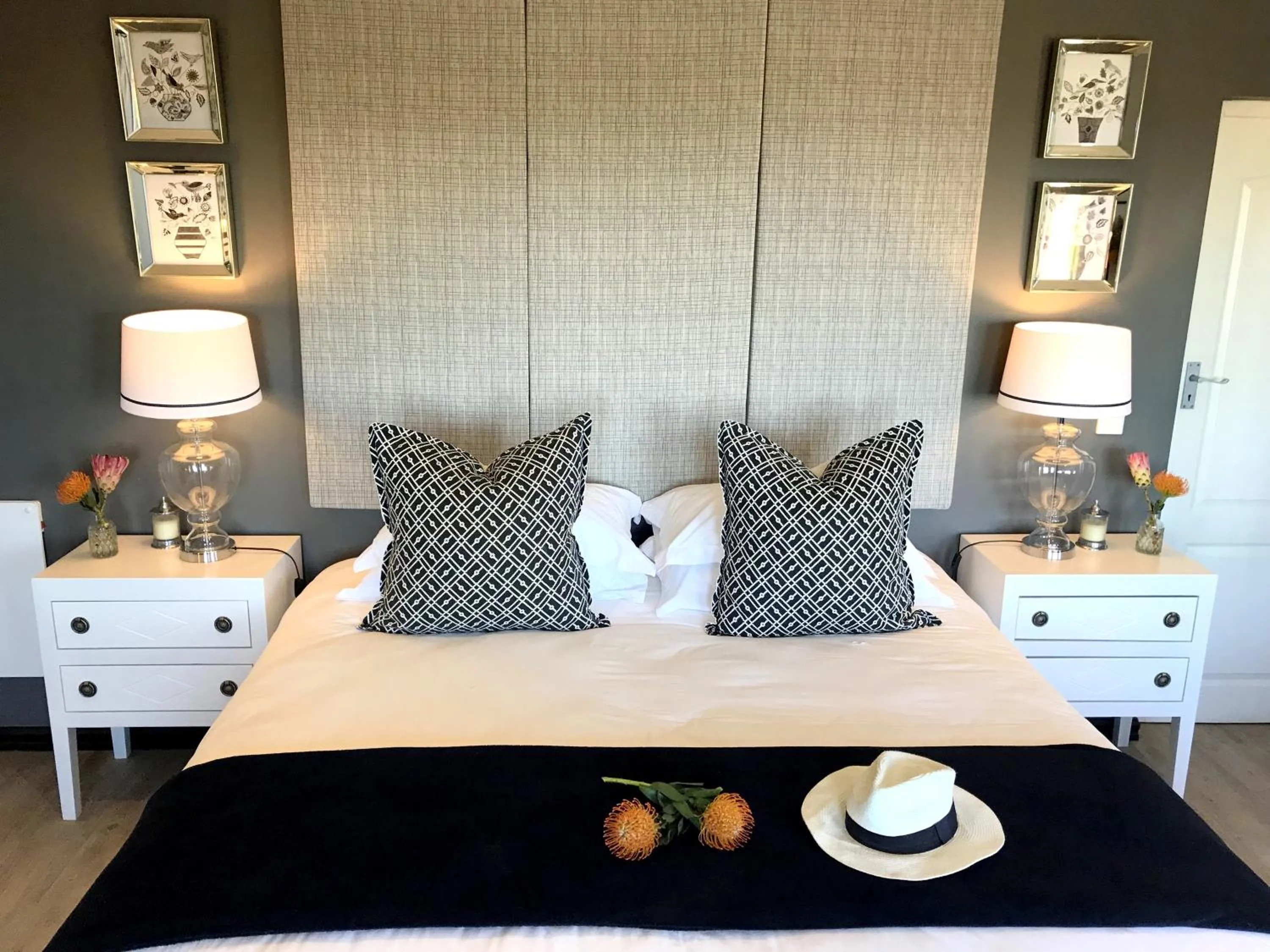 Double or Twin Room with Balcony in A Kings View