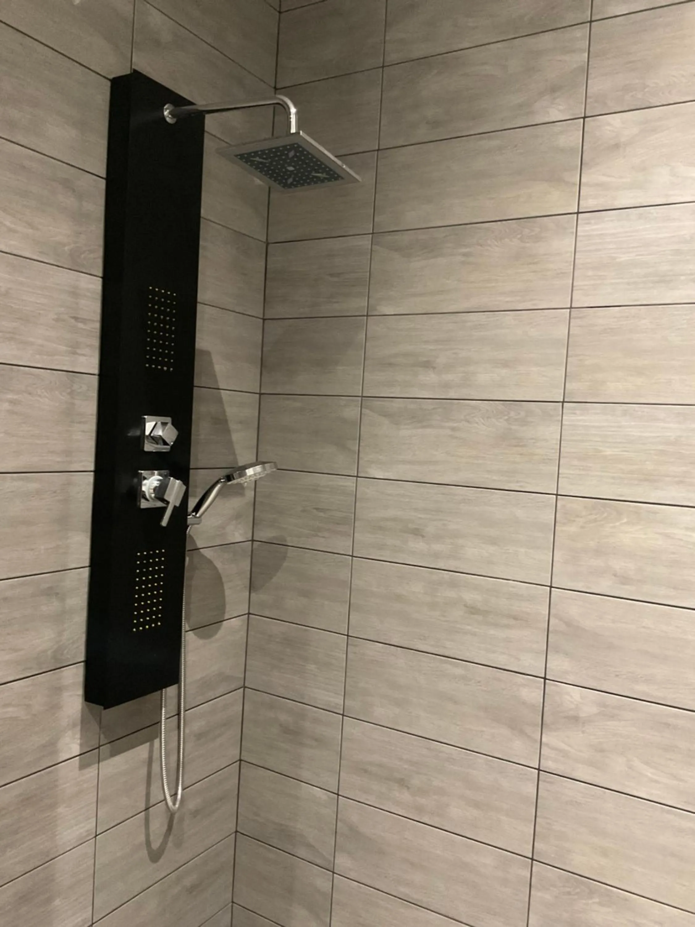 Shower in Le Jardin de LaCoste