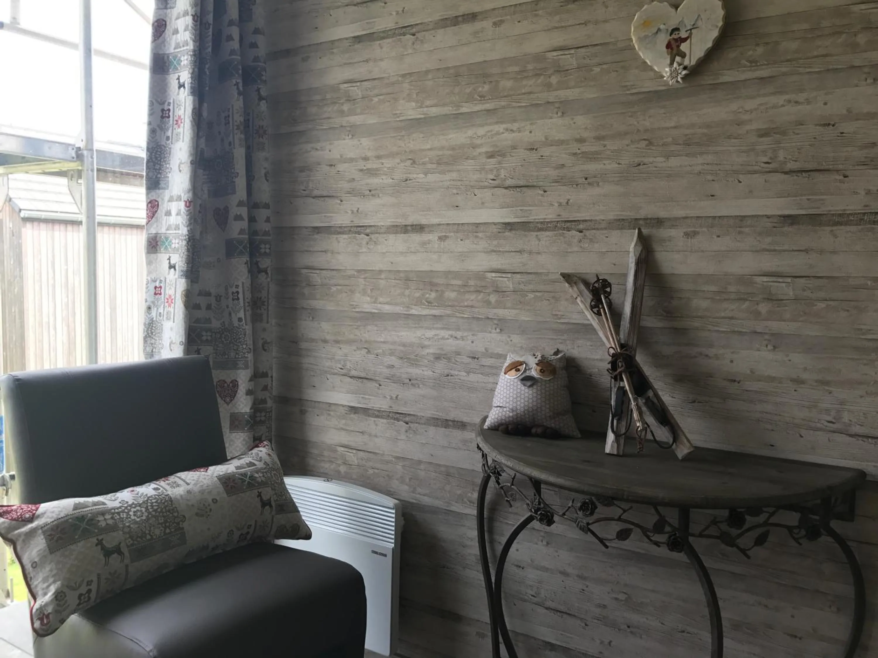 Decorative detail in La Colombe