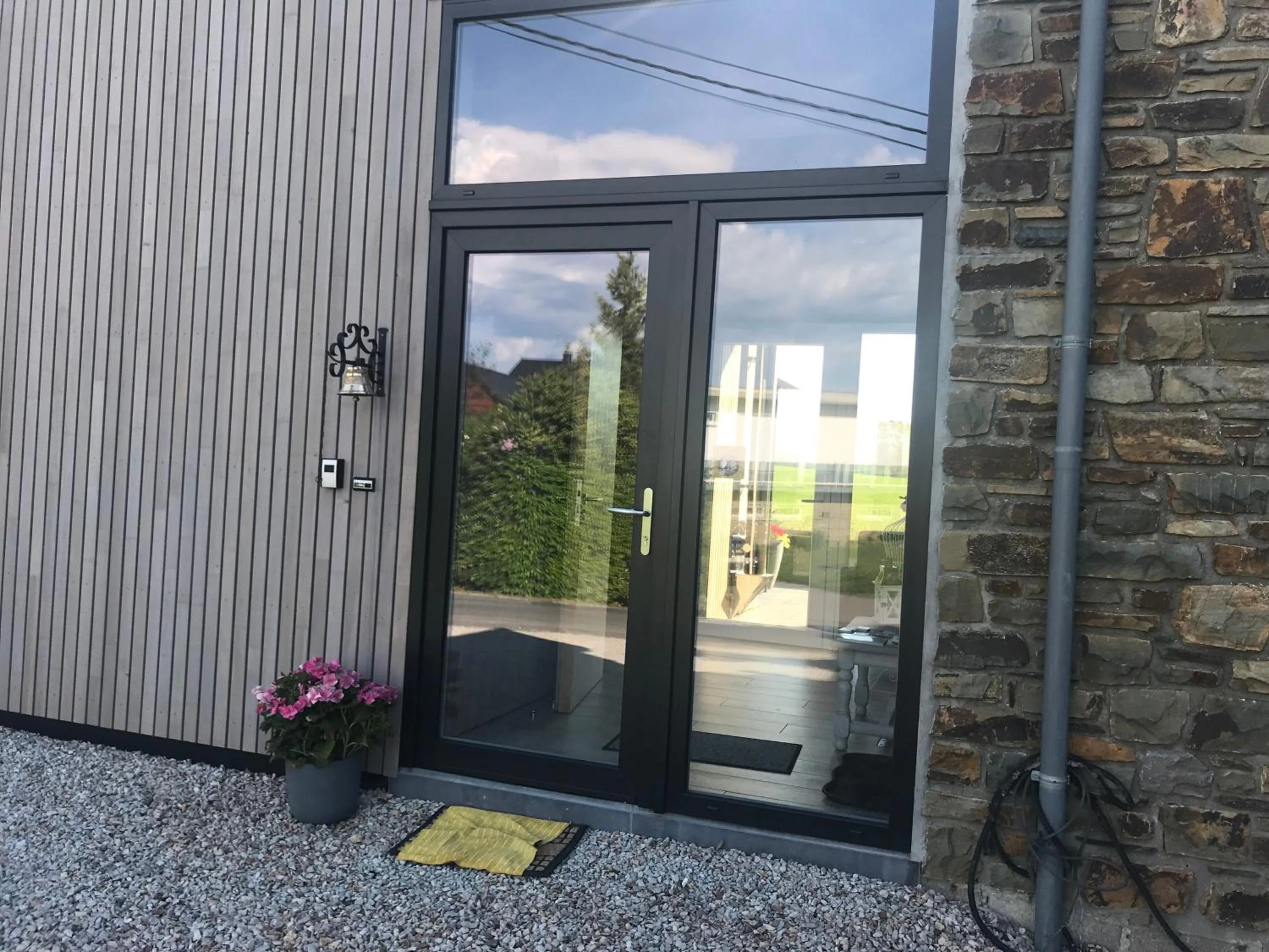 Facade/entrance in La Colombe