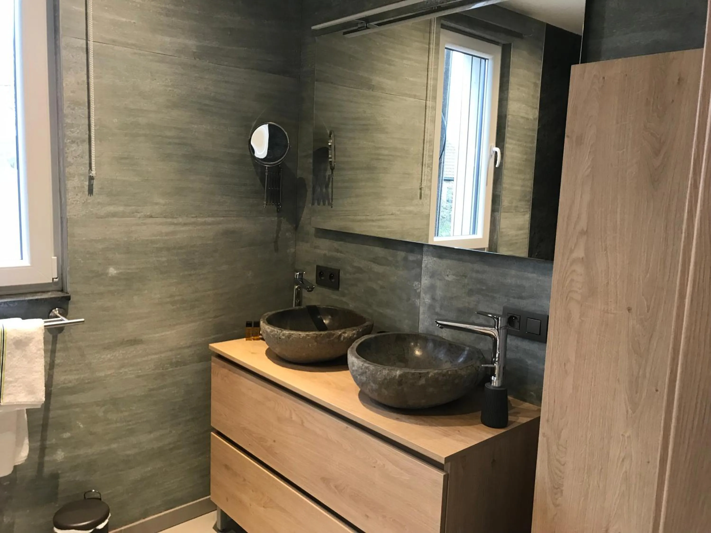 Bathroom in La Colombe