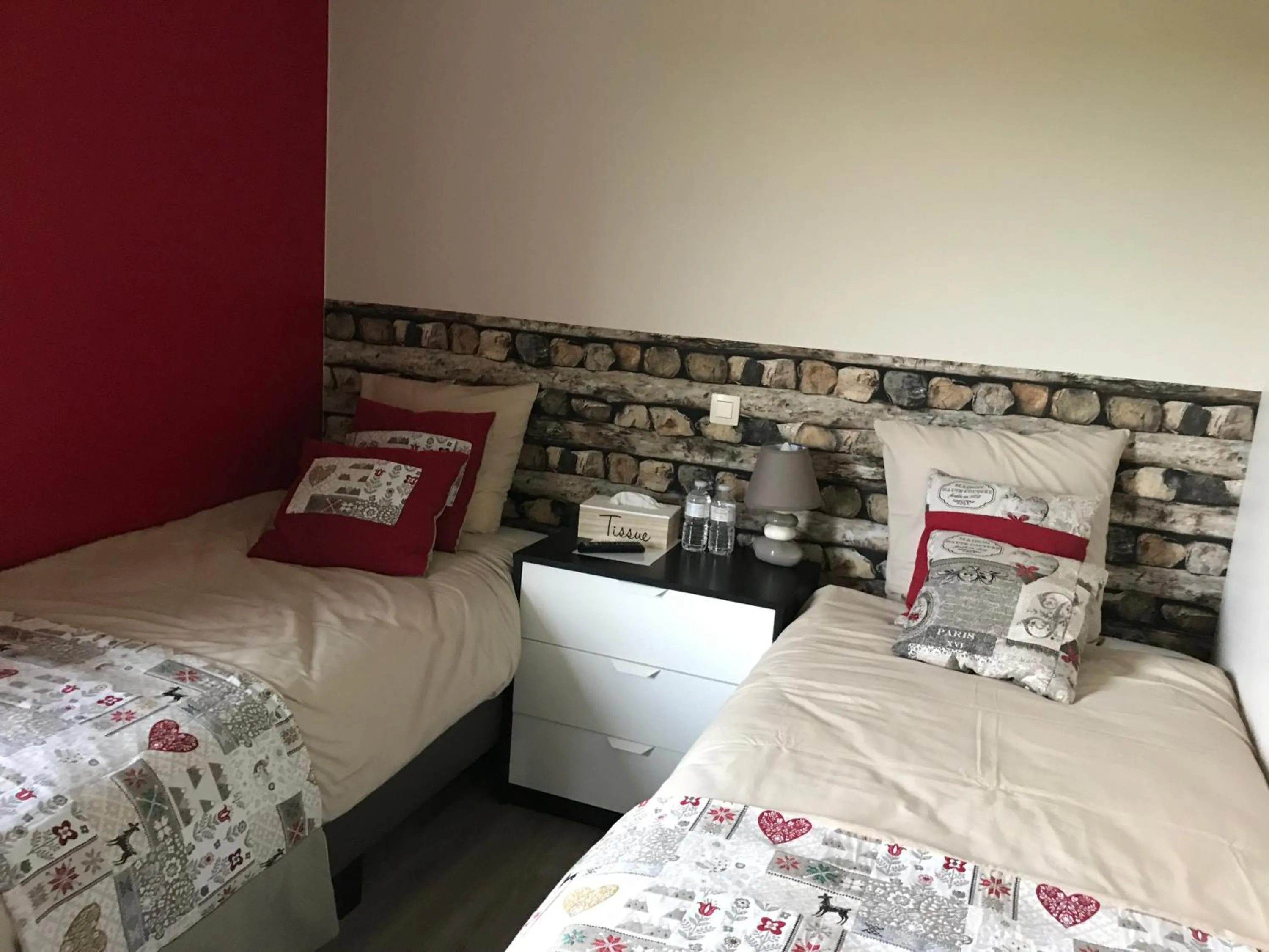 Photo of the whole room, Bed in La Colombe