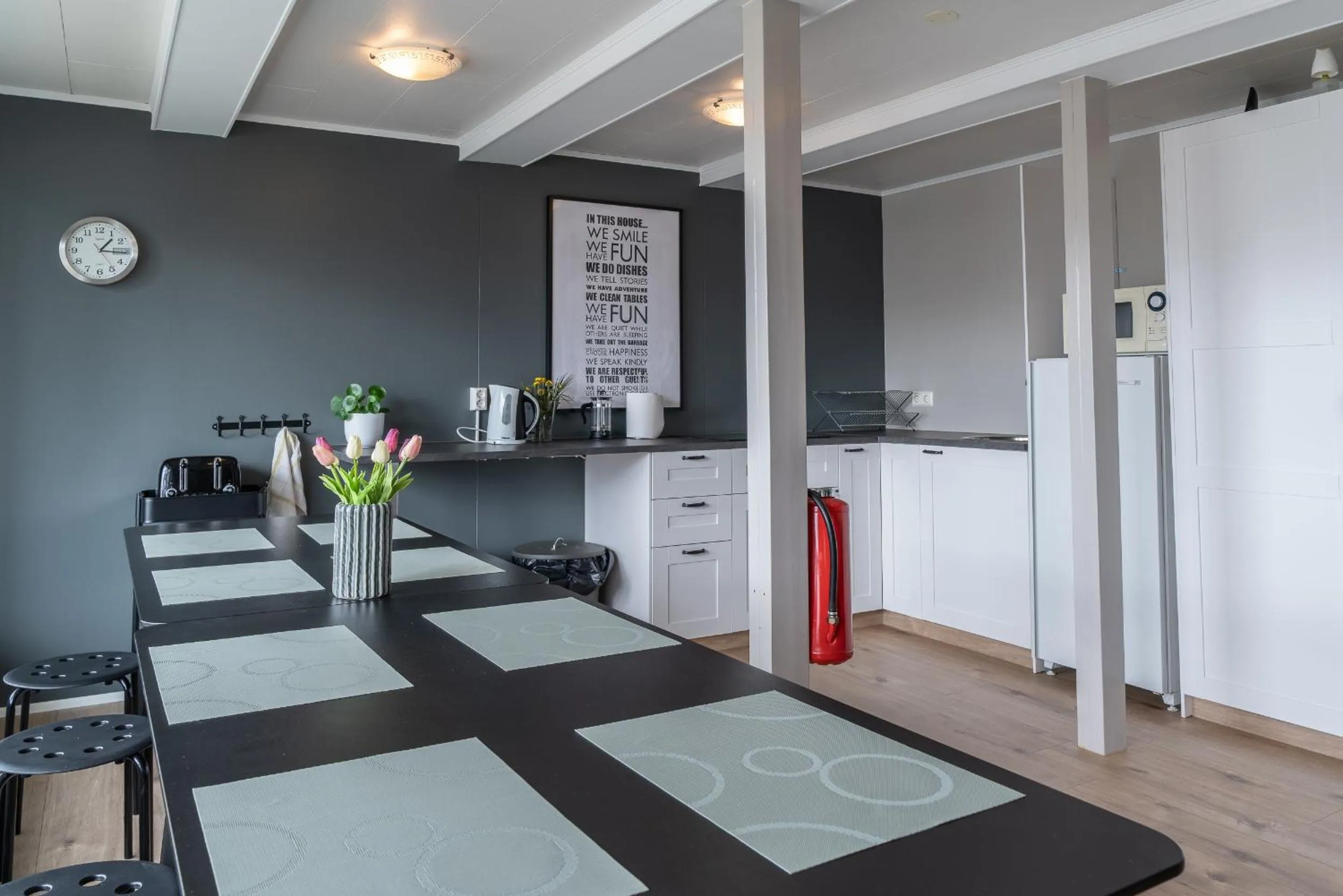 Communal lounge/ TV room, Bed in Isafjordur Hostel