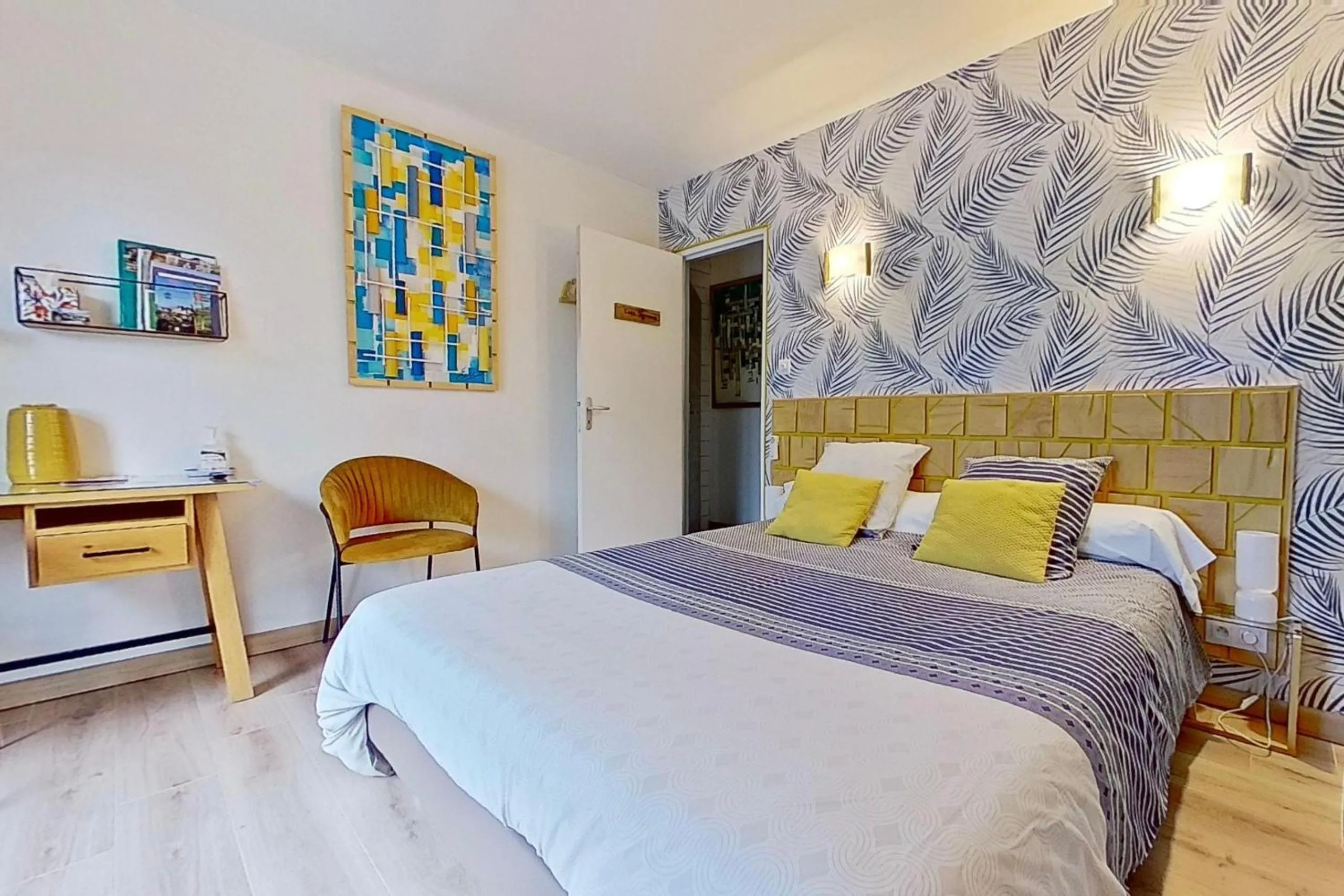 Photo of the whole room, Bed in Escale en Correze