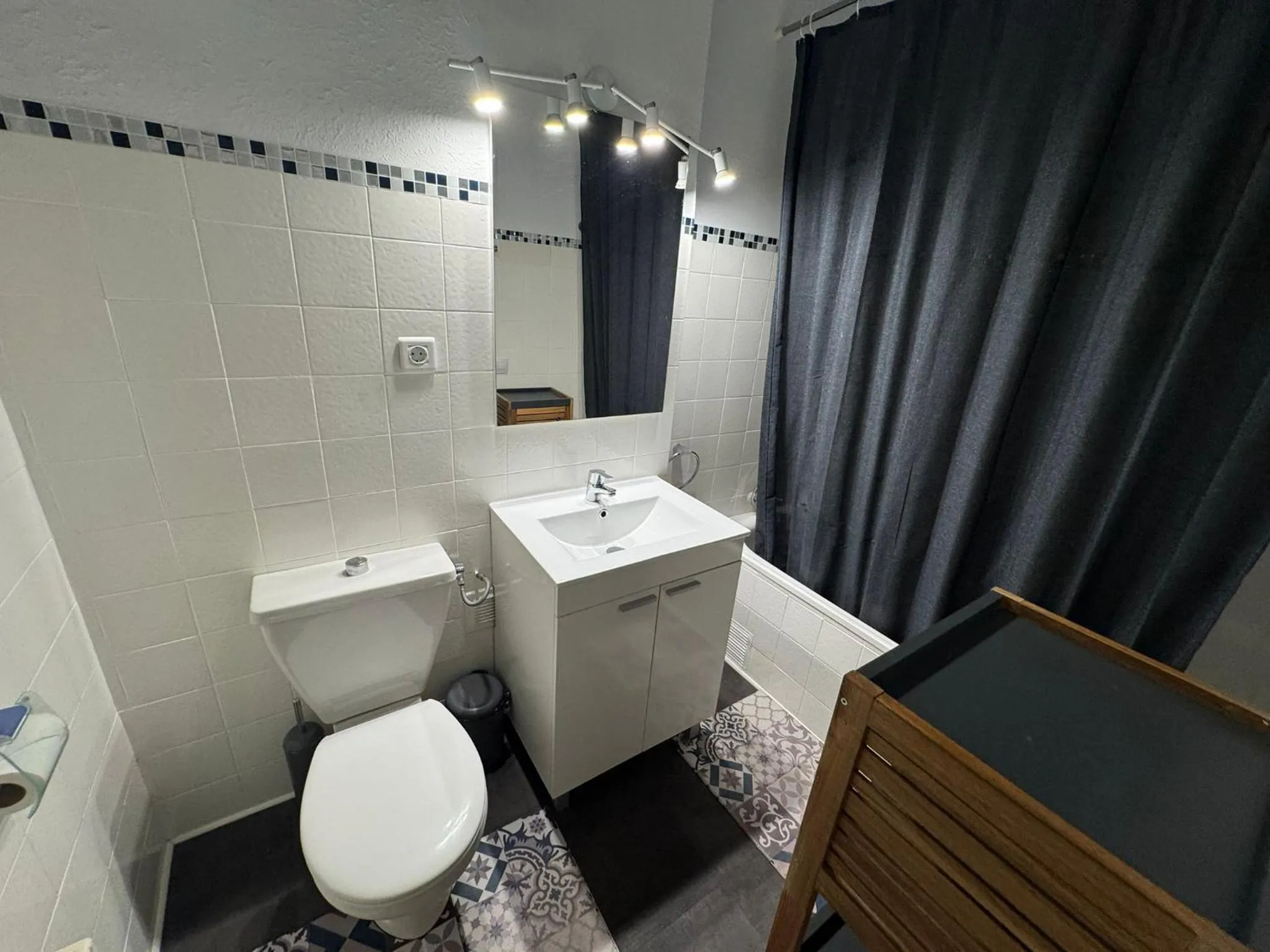 Toilet in Immodelpas Tres estrelles