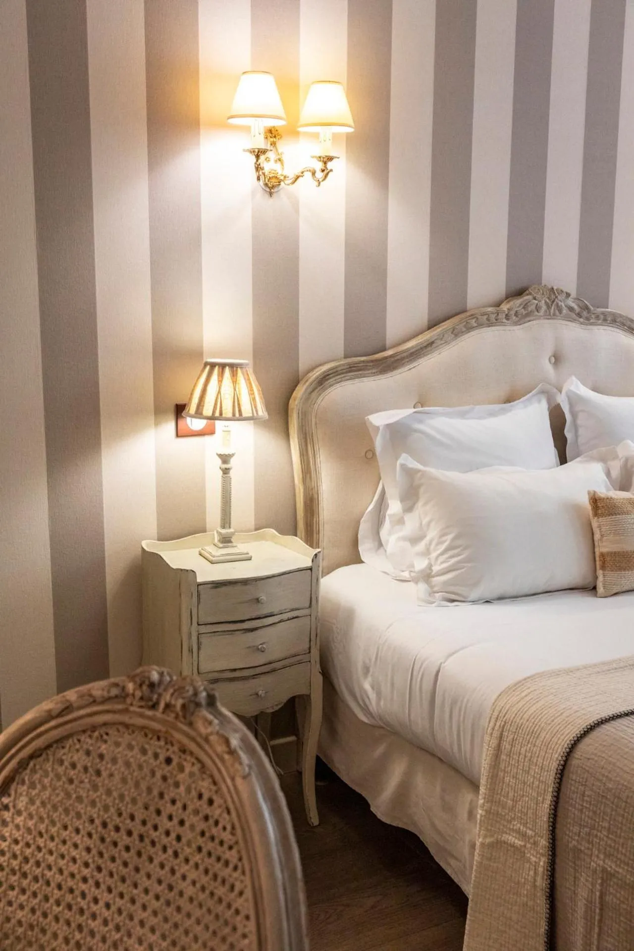 Bed in Hôtel du Mail