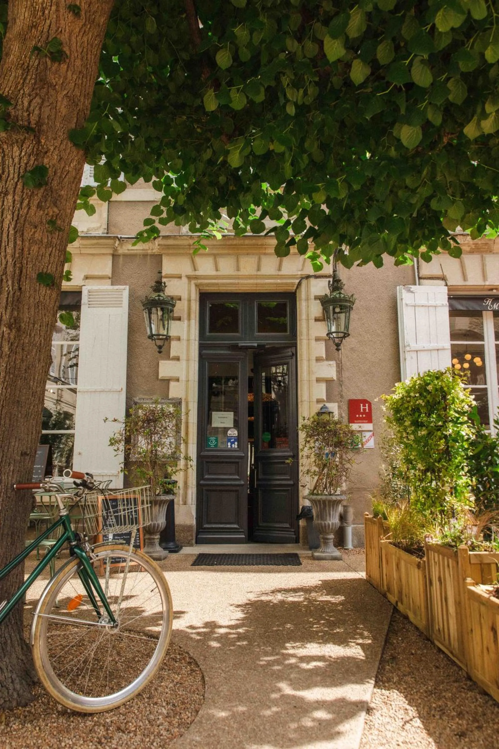 Facade/entrance in Hôtel du Mail