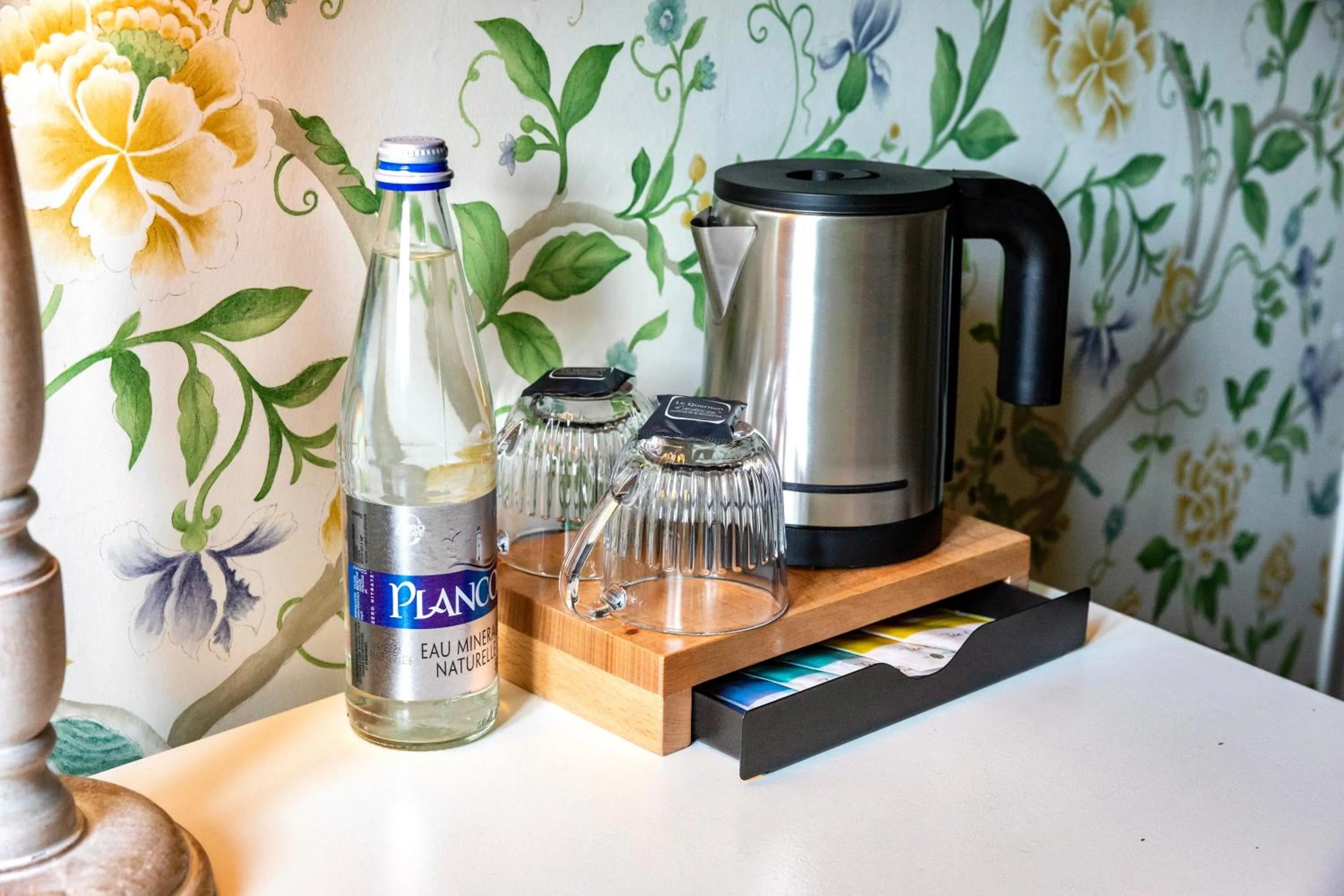 Coffee/tea facilities in Hôtel du Mail