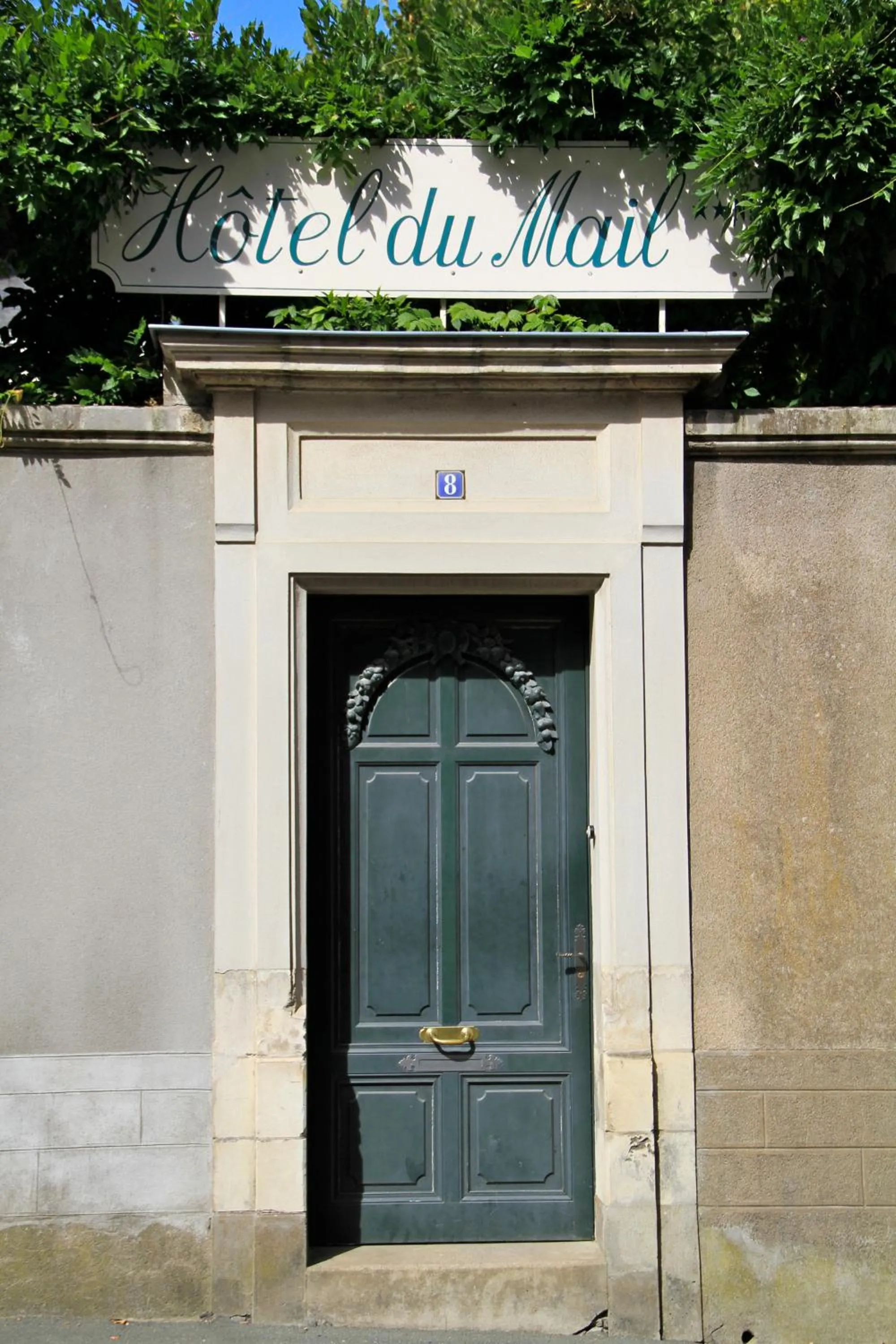 Facade/entrance in Hôtel du Mail