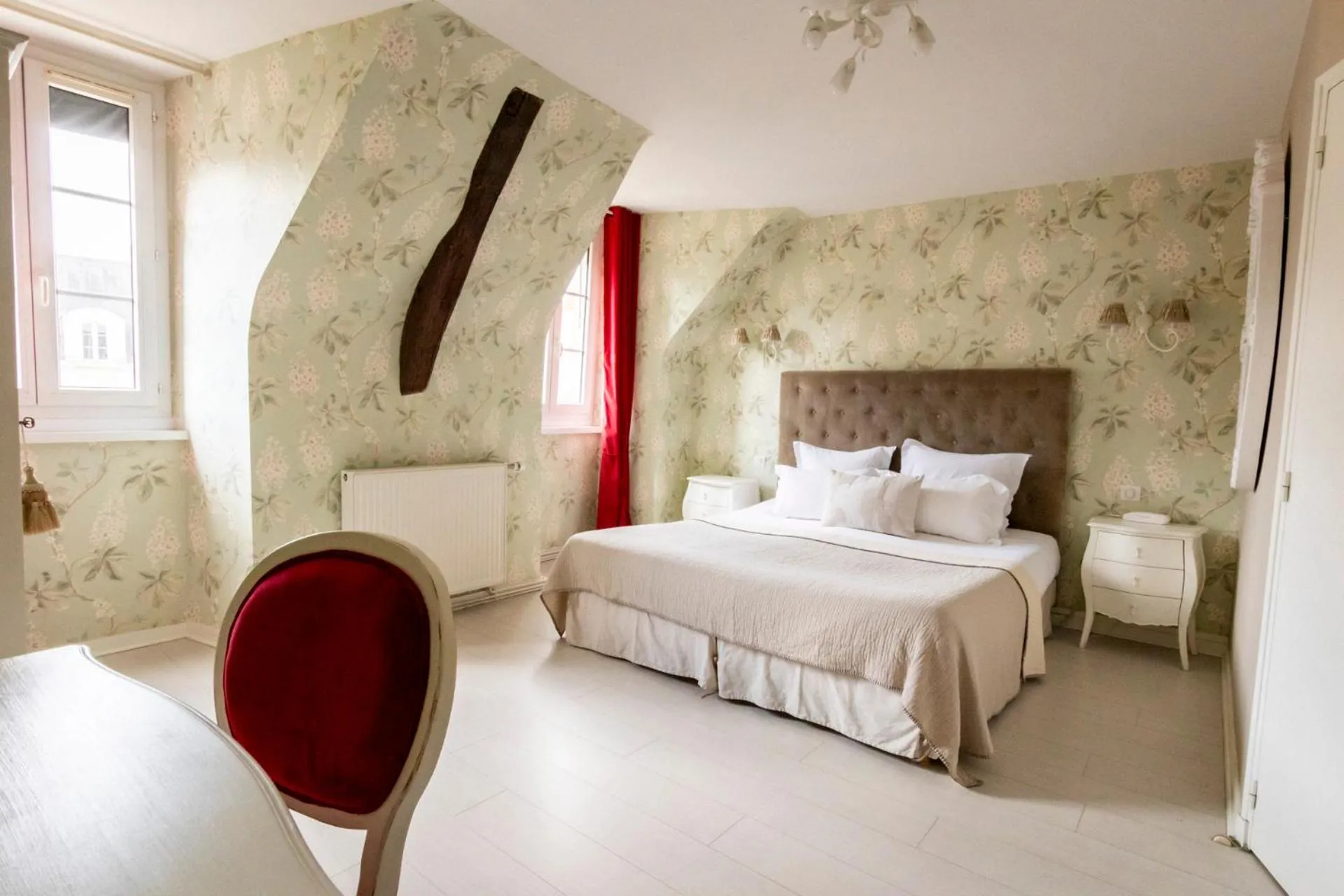 Bed in Hôtel du Mail